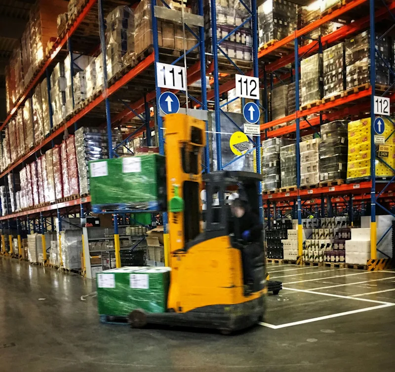 What Is the Difference Between a Warehouse and a Distribution Center?