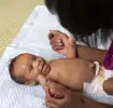 Primeira infância: brincadeiras com um bebê de 2 meses