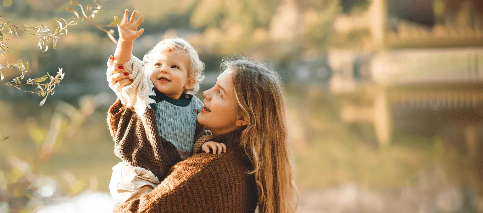 mamãe millennial com filho