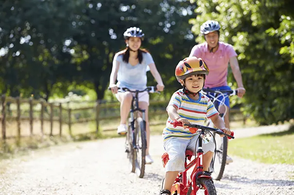 Ensinando o seu filho a andar de bicicleta