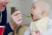 Pare de amamentar: alimentos sólidos ao bebê