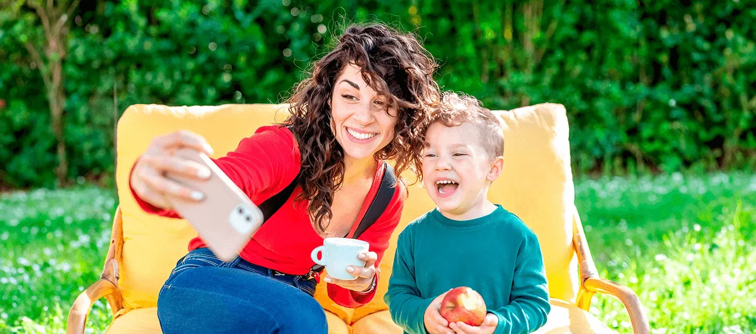 mamãe influencer com filho