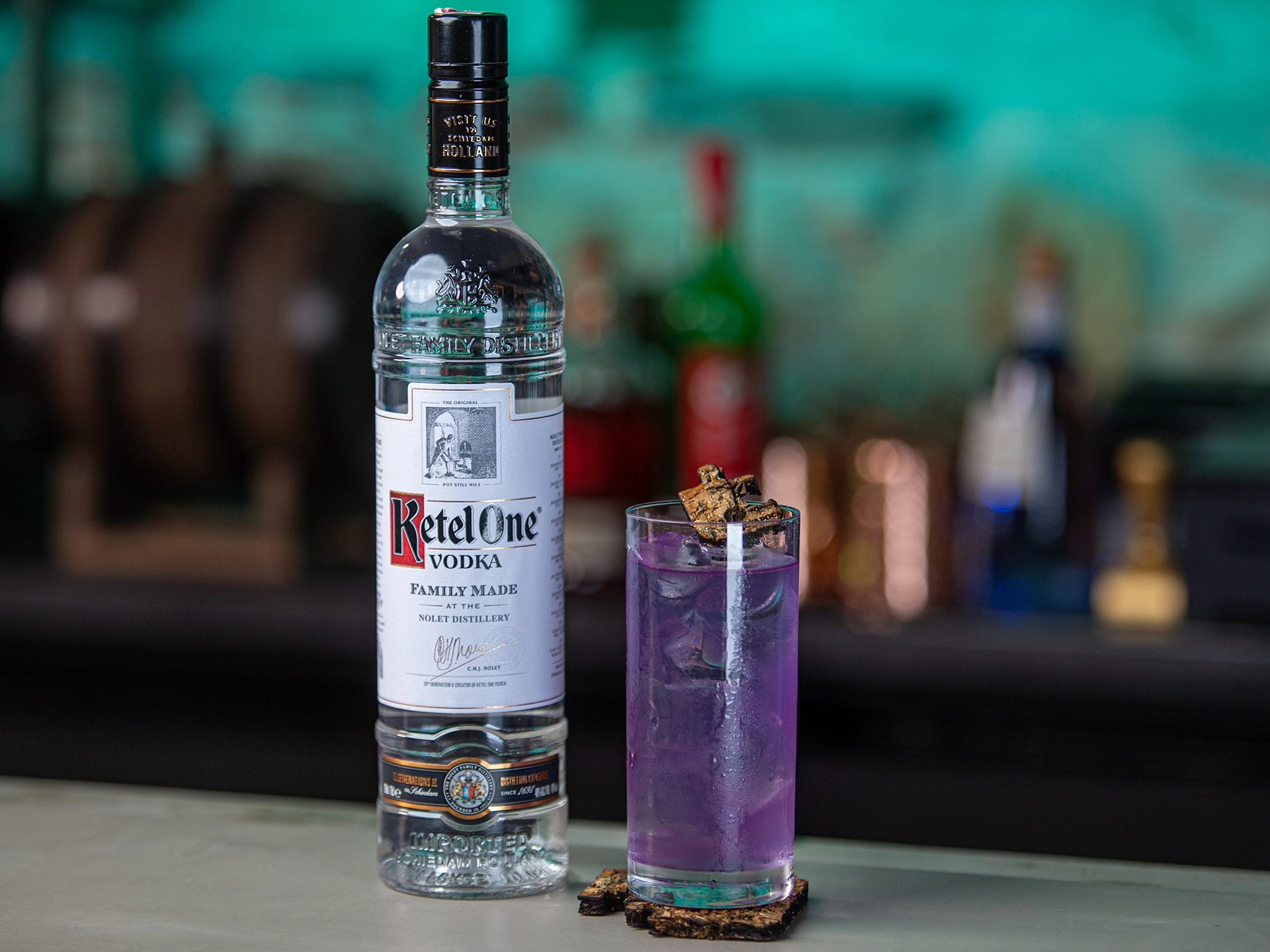 Cóctel Ketel One The Land of the Butterfly, por Mihai Pop