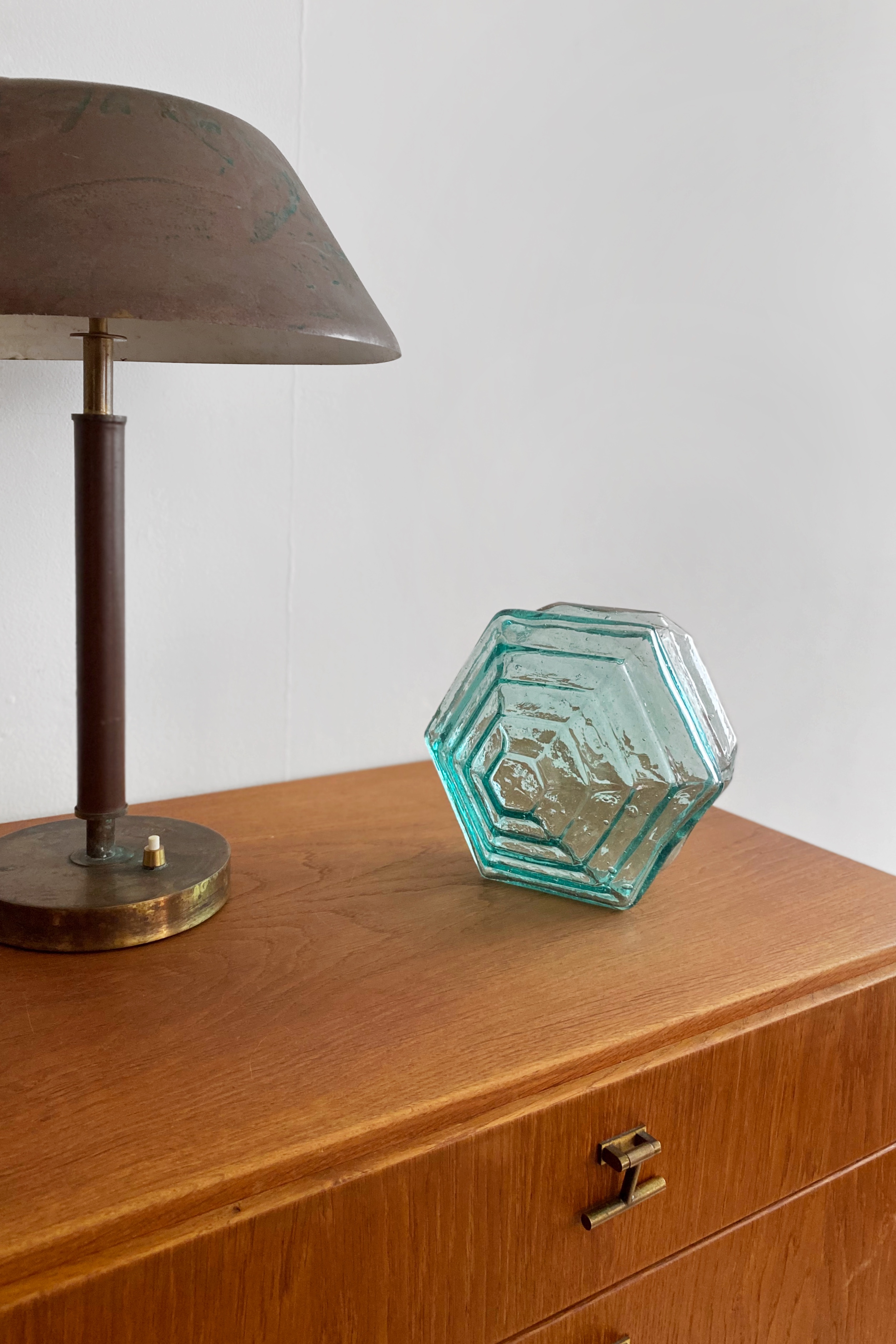 Falconnier's Glass Brick No. 7 - minä perhonen