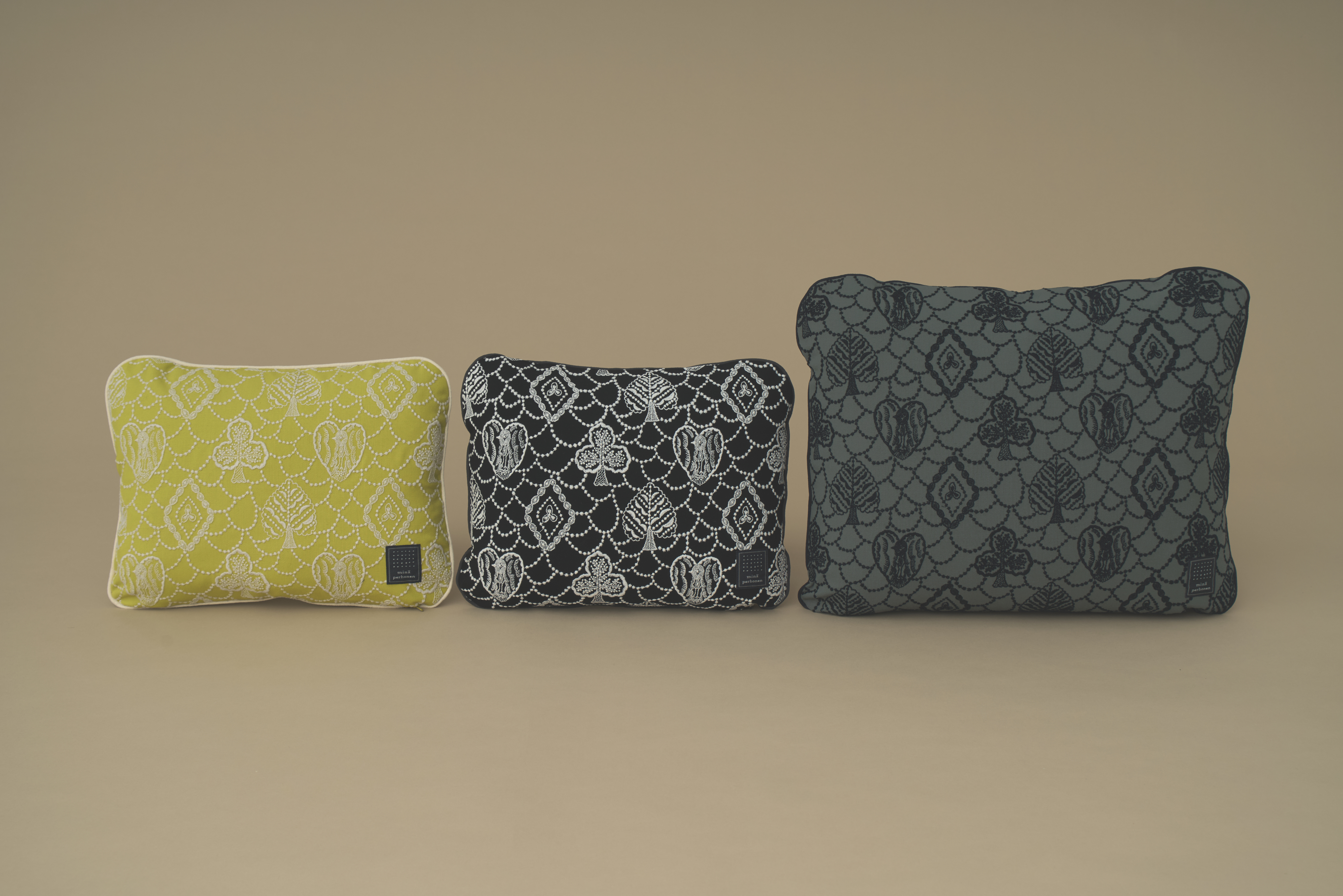 【新品Lサイズ】ミナペルホネン papurikko cushion mina perhonen gnocchi cushion -papurikko- - ミナペルホネン
