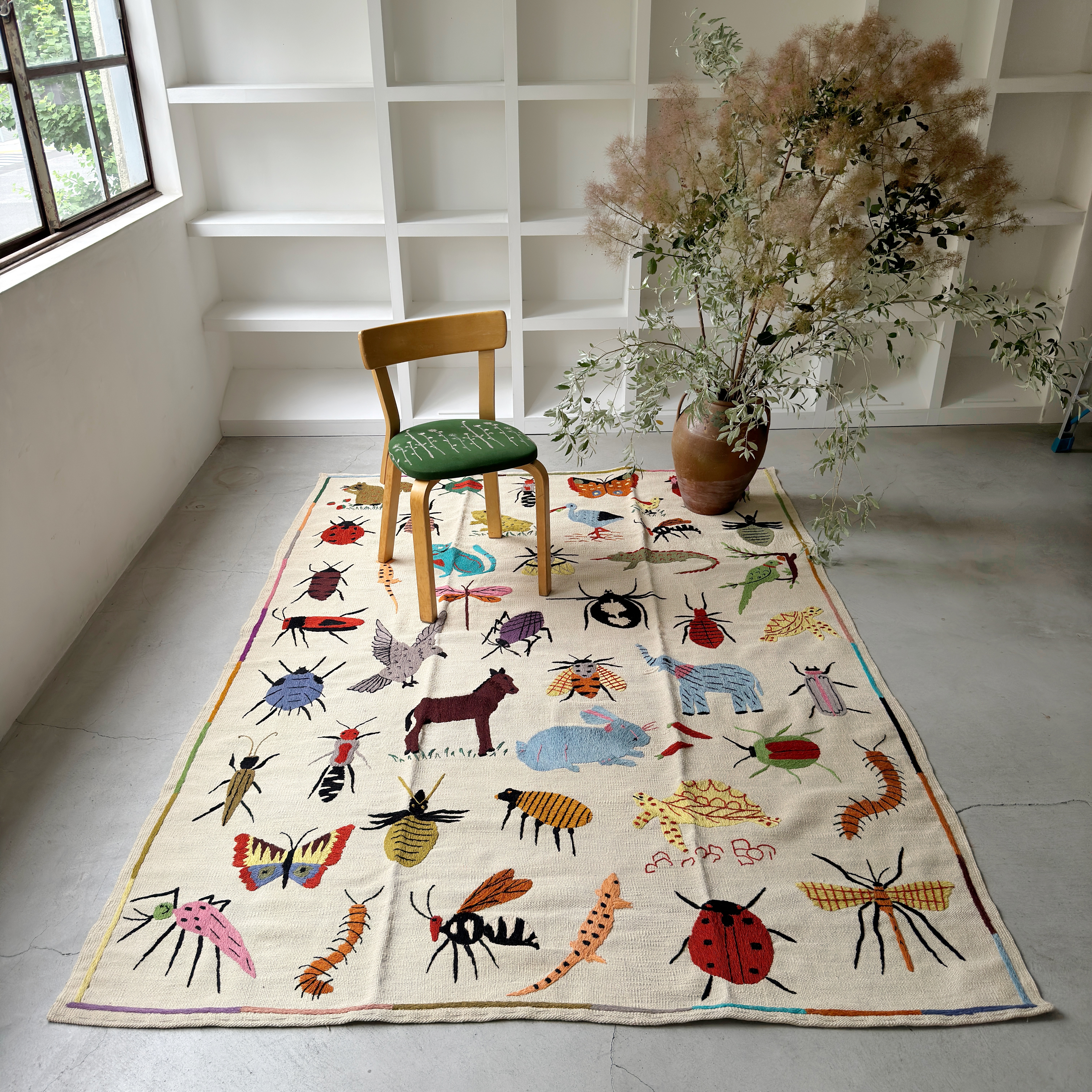 Suzani Rug Bugs and animals - minä perhonen