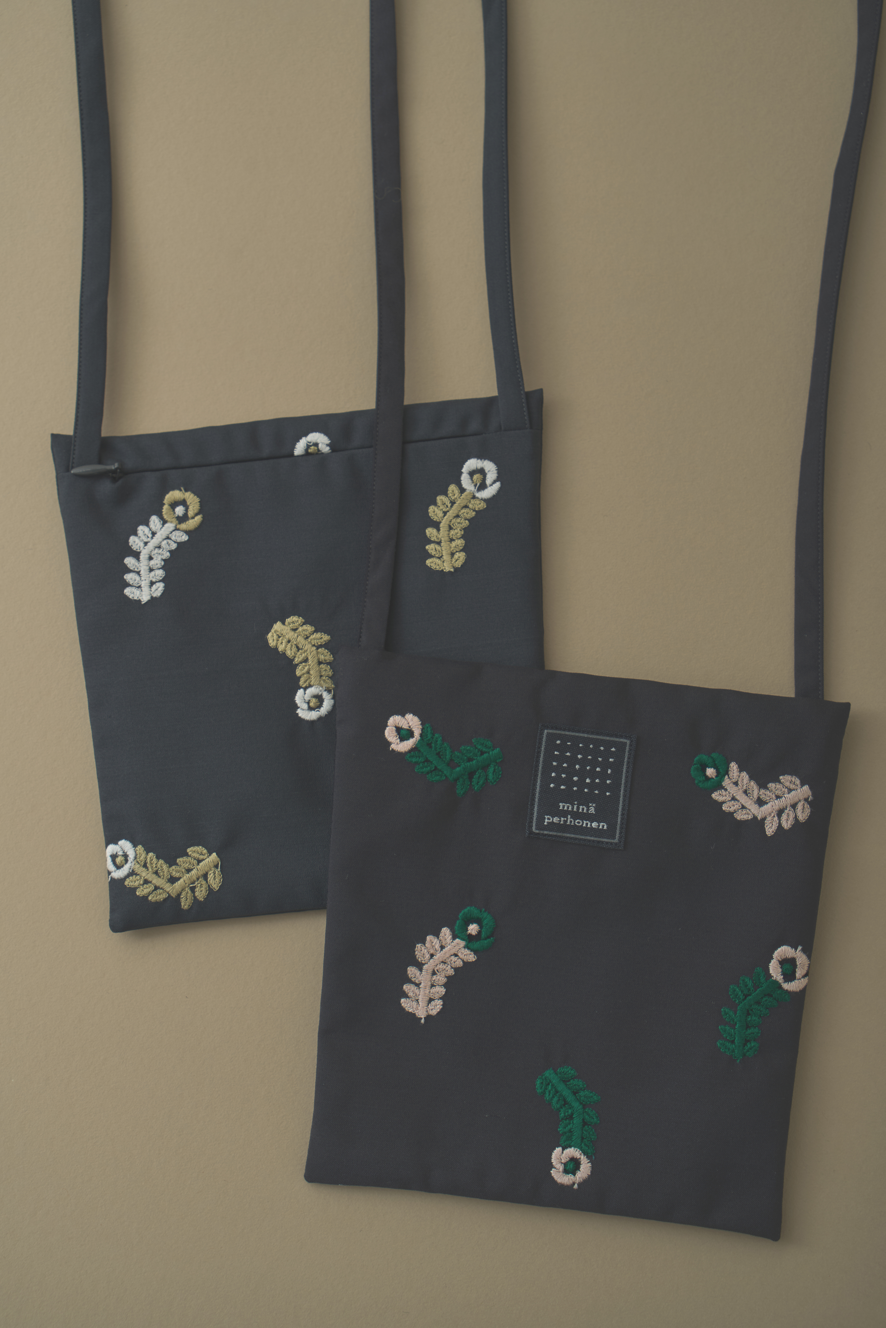 minä perhonen 蝶刺繍 ショルダーバッグ 定価2.3万】ミナペルホネン mina perhonen tanpopoショルダー