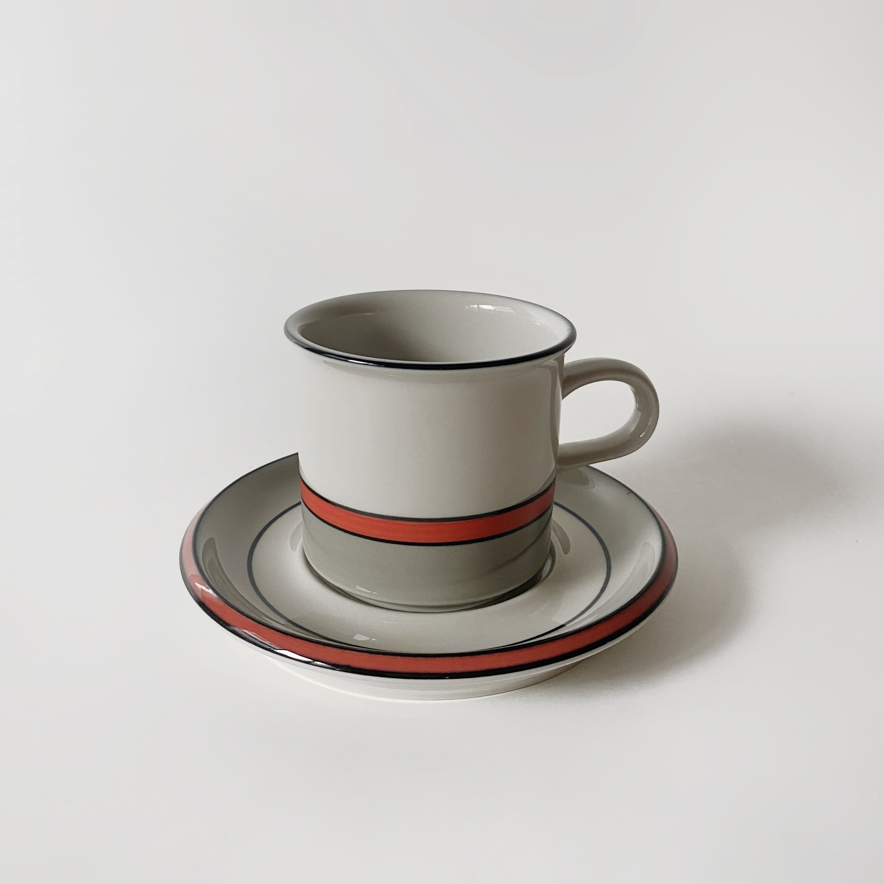 Aslak Coffee Cup with Saucer - minä perhonen