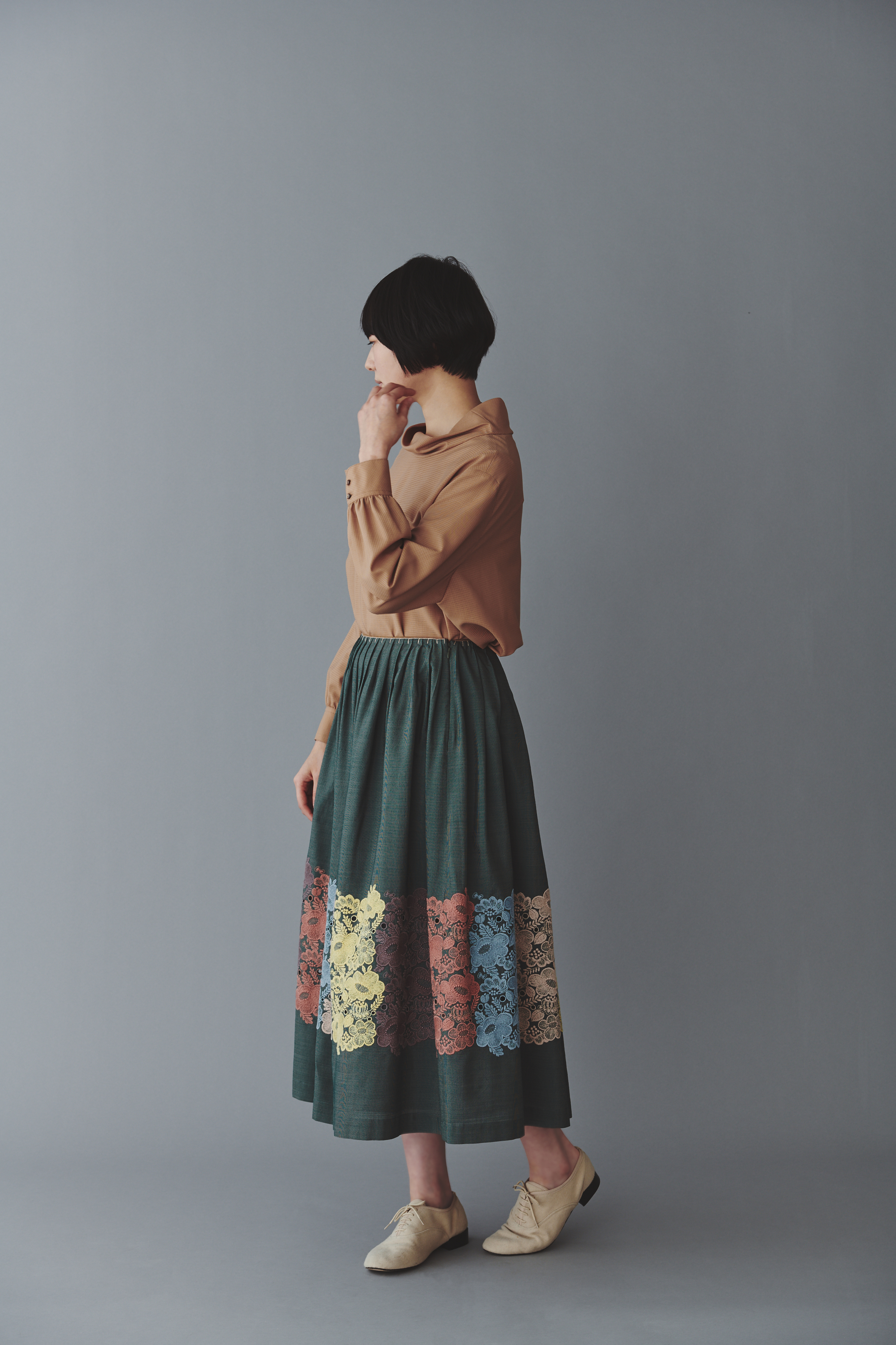 美品✨ミナペルホネン　varjo 長袖ブラウス　20SS ウール　チャコール 美品✨ミナペルホネン varjo 長袖ブラウス 20SS ウール