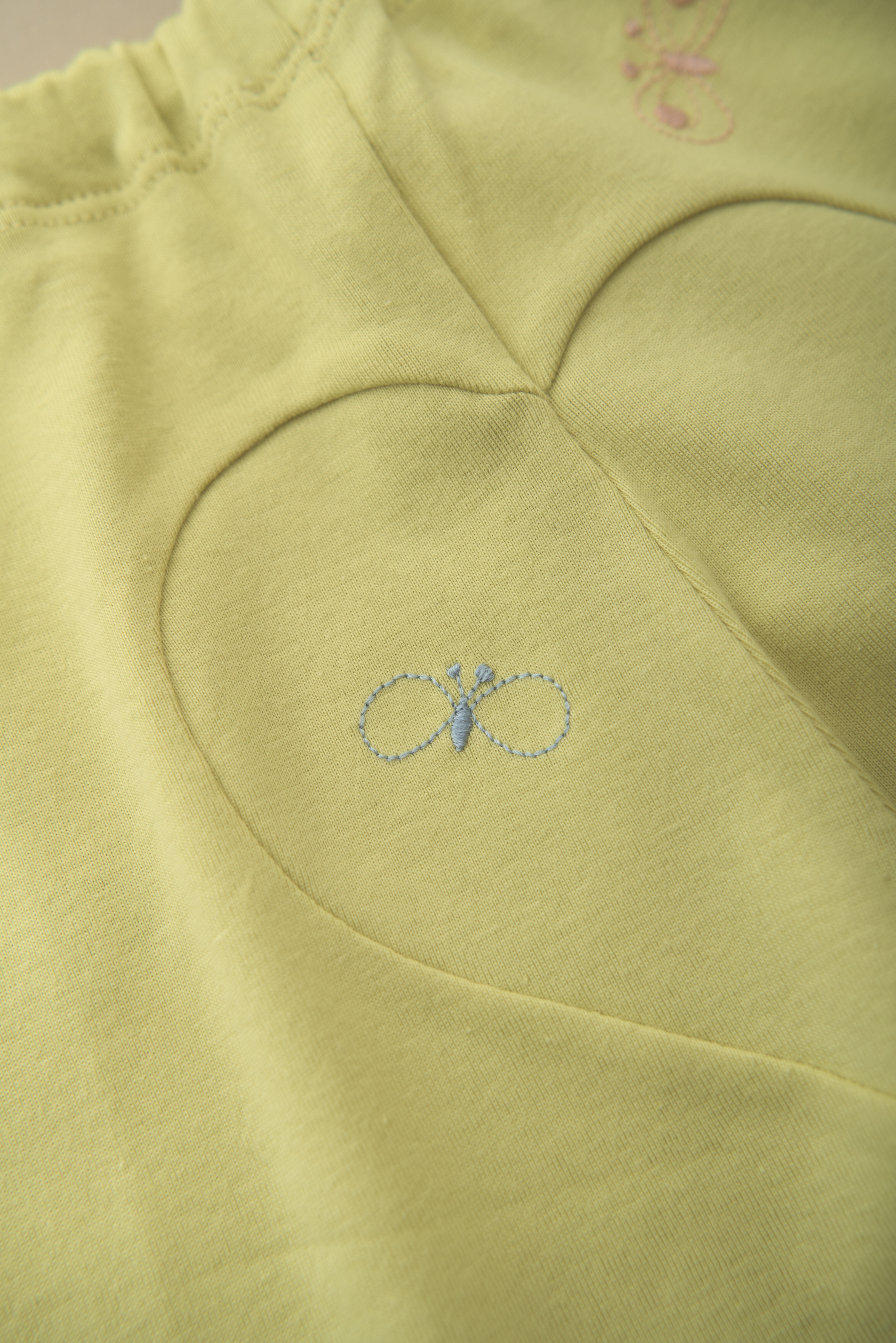 minaperhonen laundry　ちょうちょ刺繍 カジュアルパンツ minaperhonen laundry ちょうちょ刺繍 カジュアルパンツ choucho