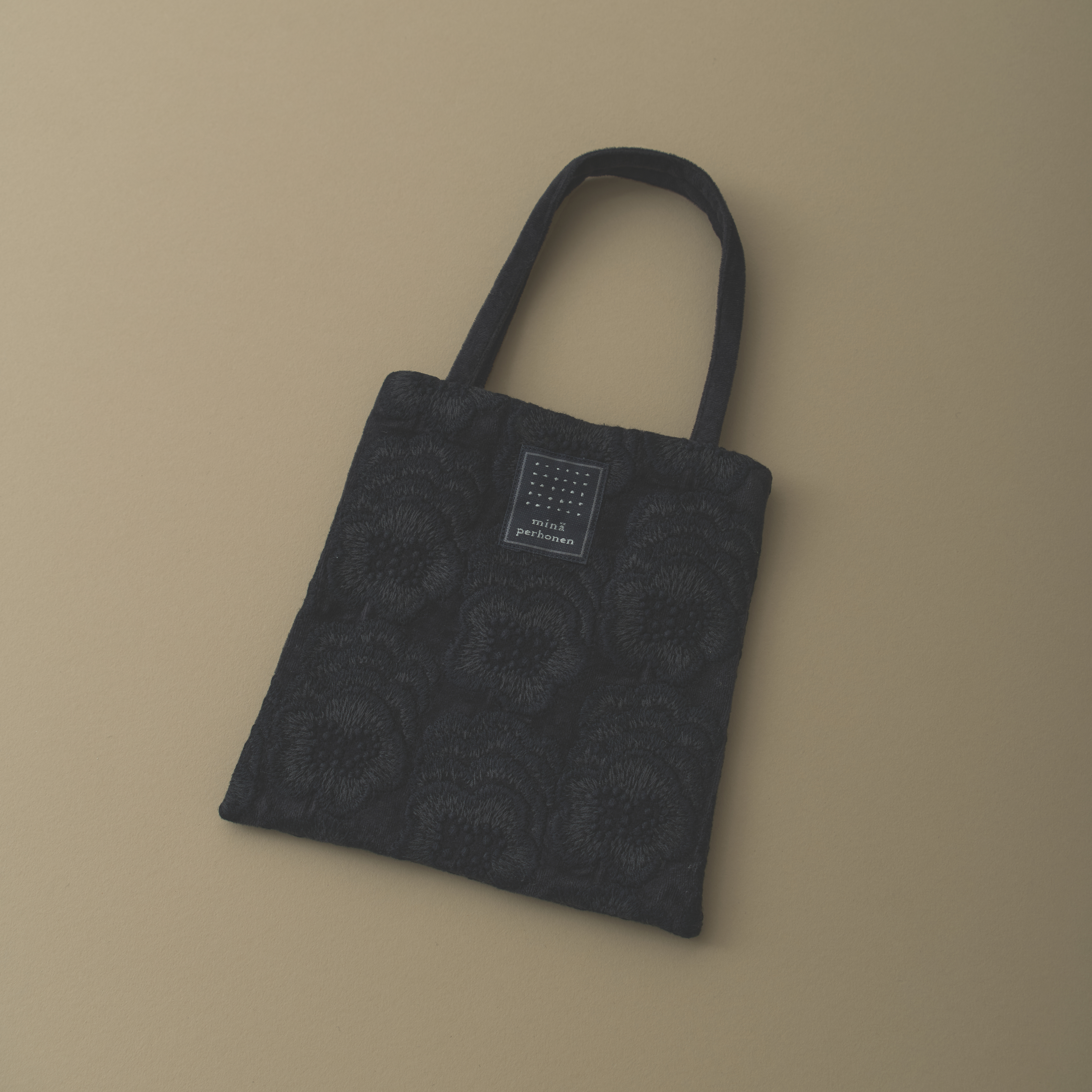 Bags - minä perhonen