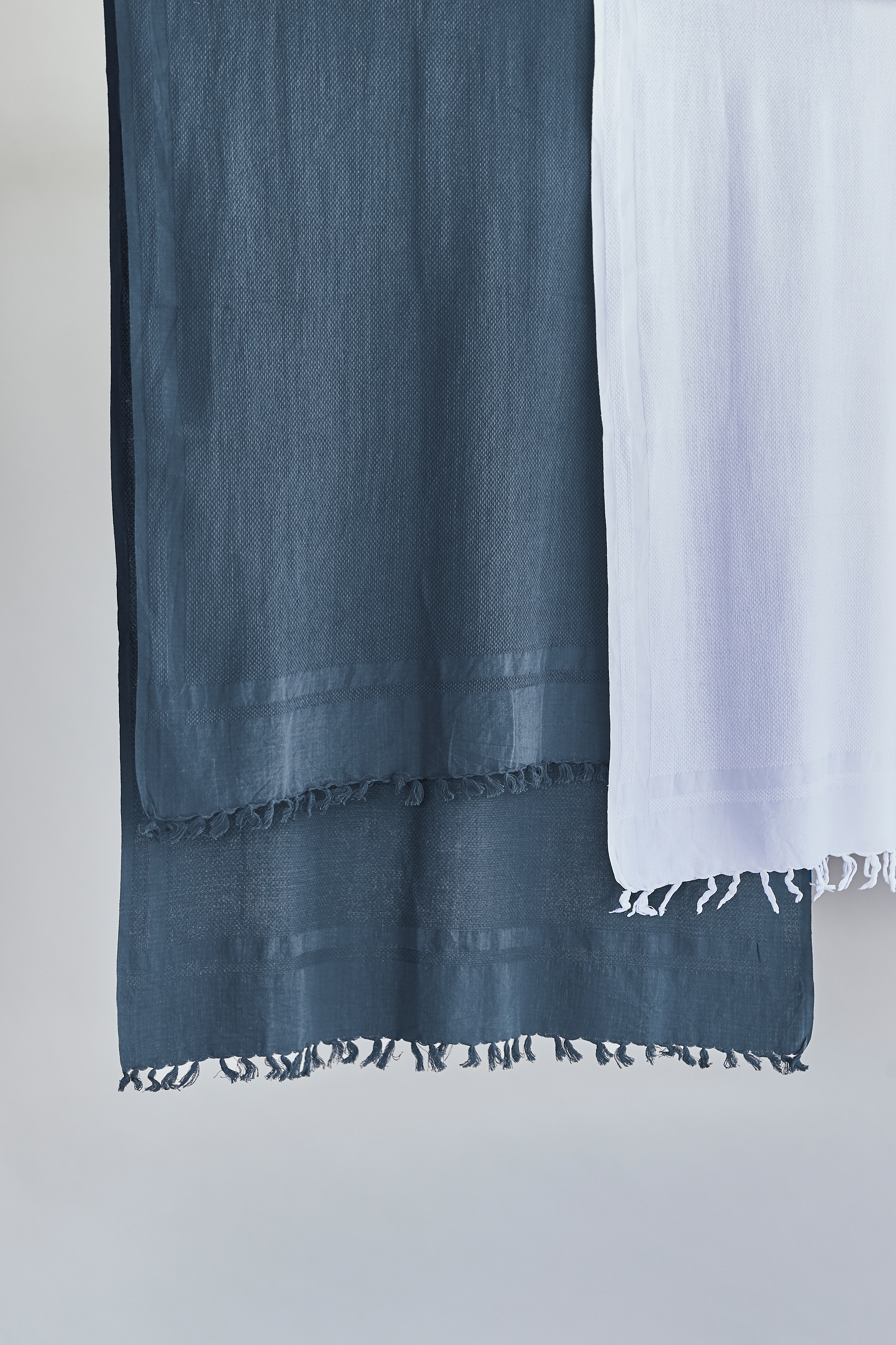 BESS NIELSEN khadi and coコットン　ストール KHADI AND COエンブロイダリーコットンストール WHITE×BLACK
