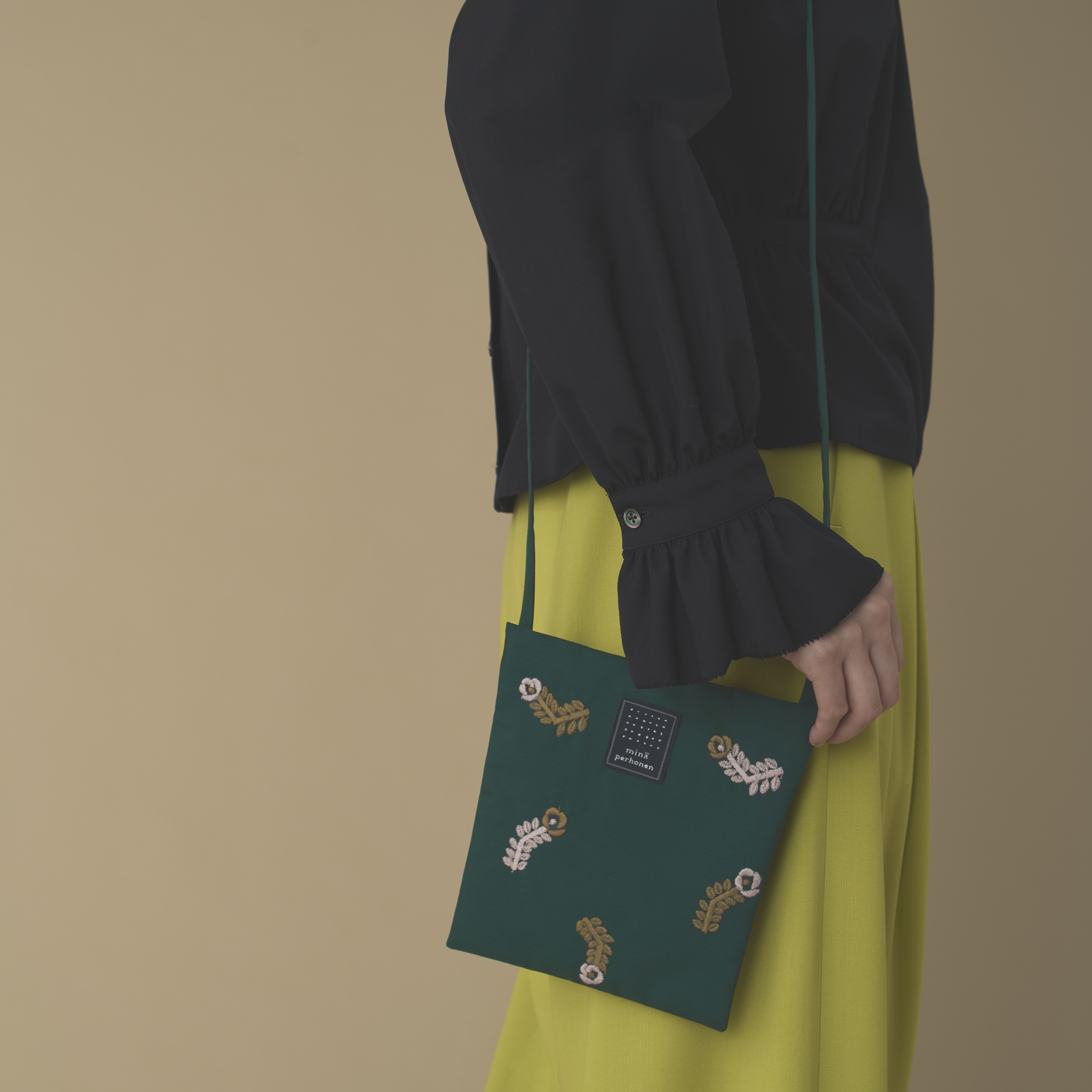 ミナペルホネン⚫︎ハンドメイド⚫︎ミディアムパン　本革肩掛け petal fence pear bag / drop bag - minä perhonen