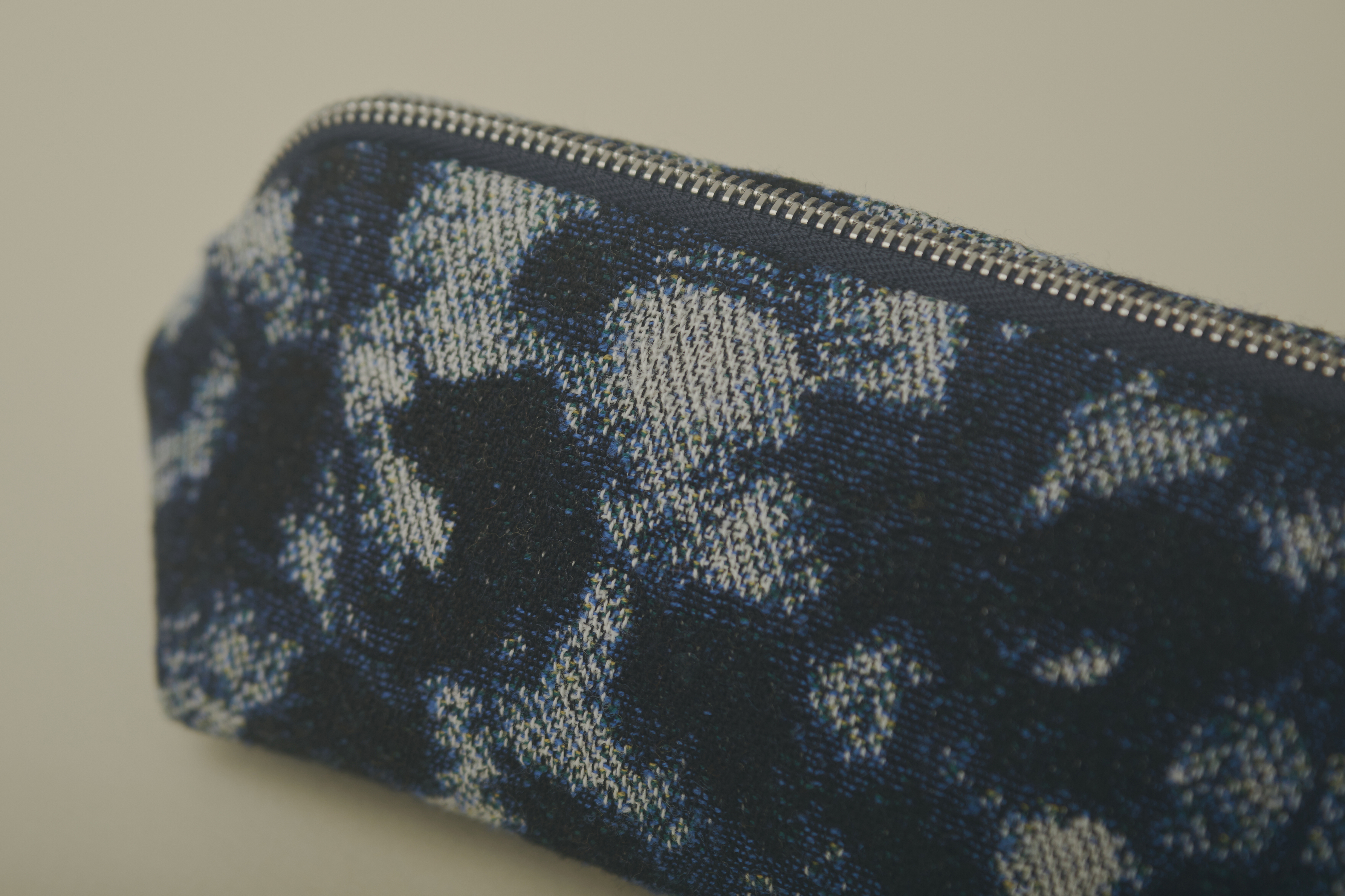 mina perhonen quartz pouch ネイビー piuma quartz pouch - minä perhonen