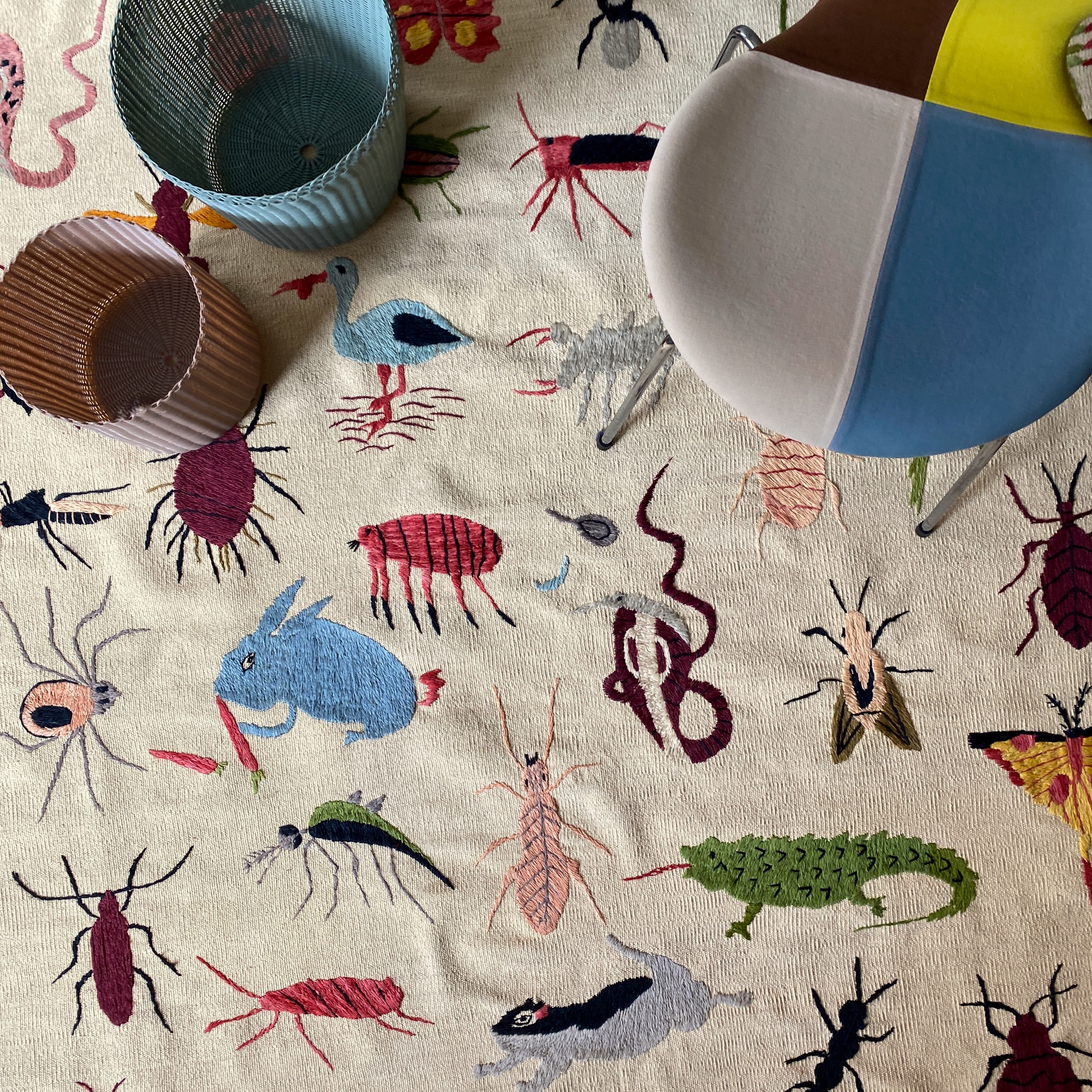 Suzani Rug Bugs and Animals - minä perhonen