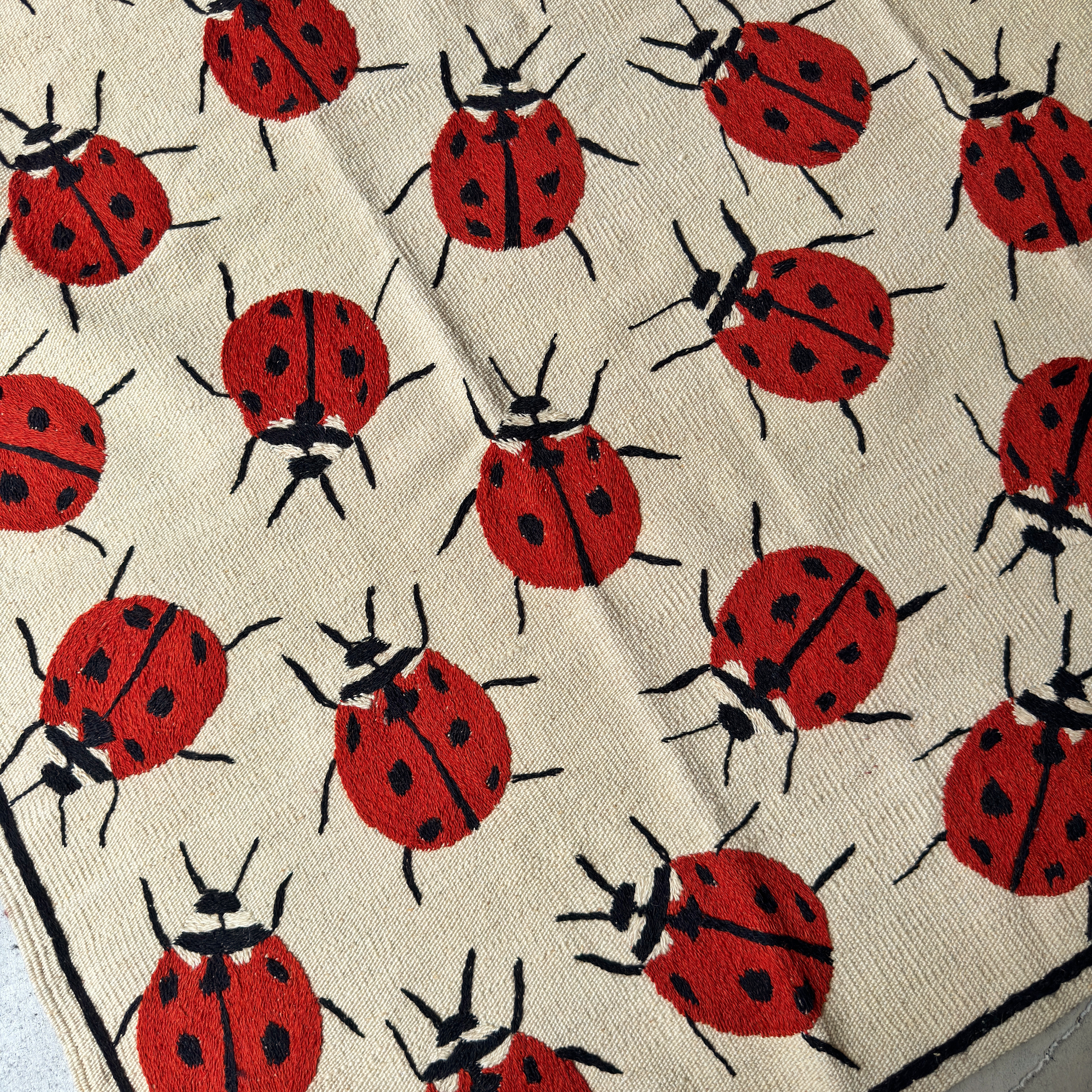 Suzani Rug ladybirds - minä perhonen