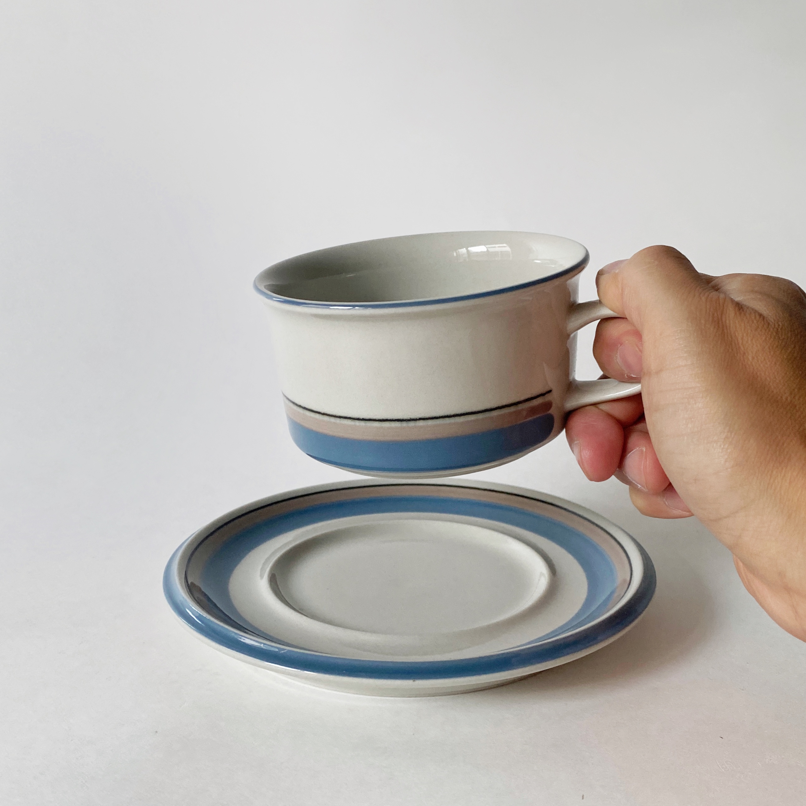 Uhtua Teacup with Saucer - minä perhonen