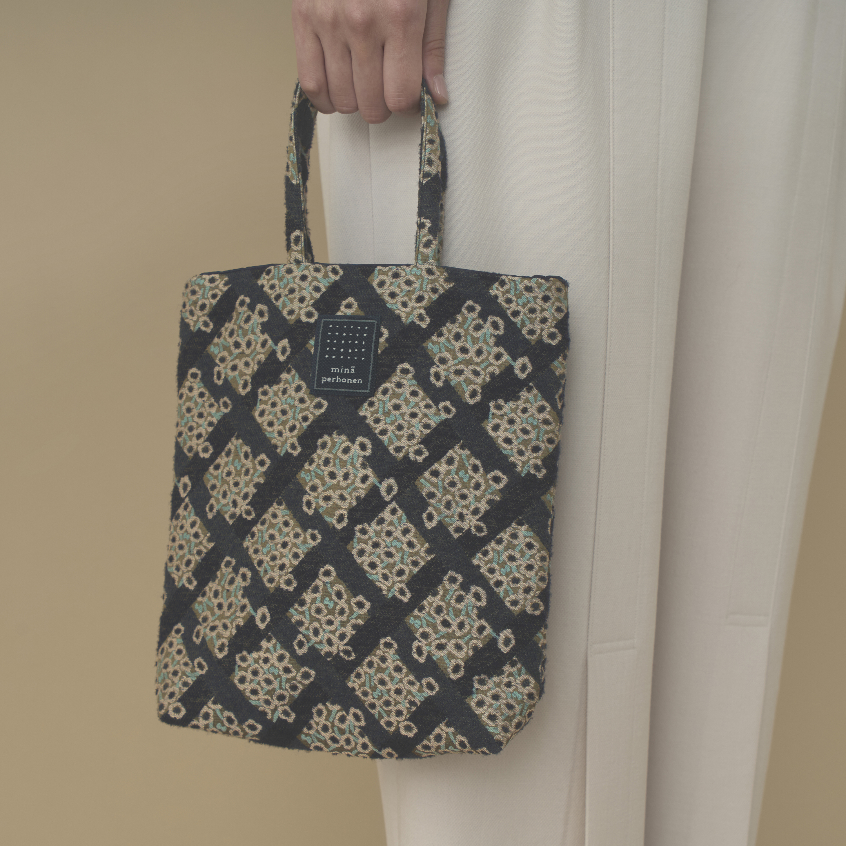 Bags - minä perhonen