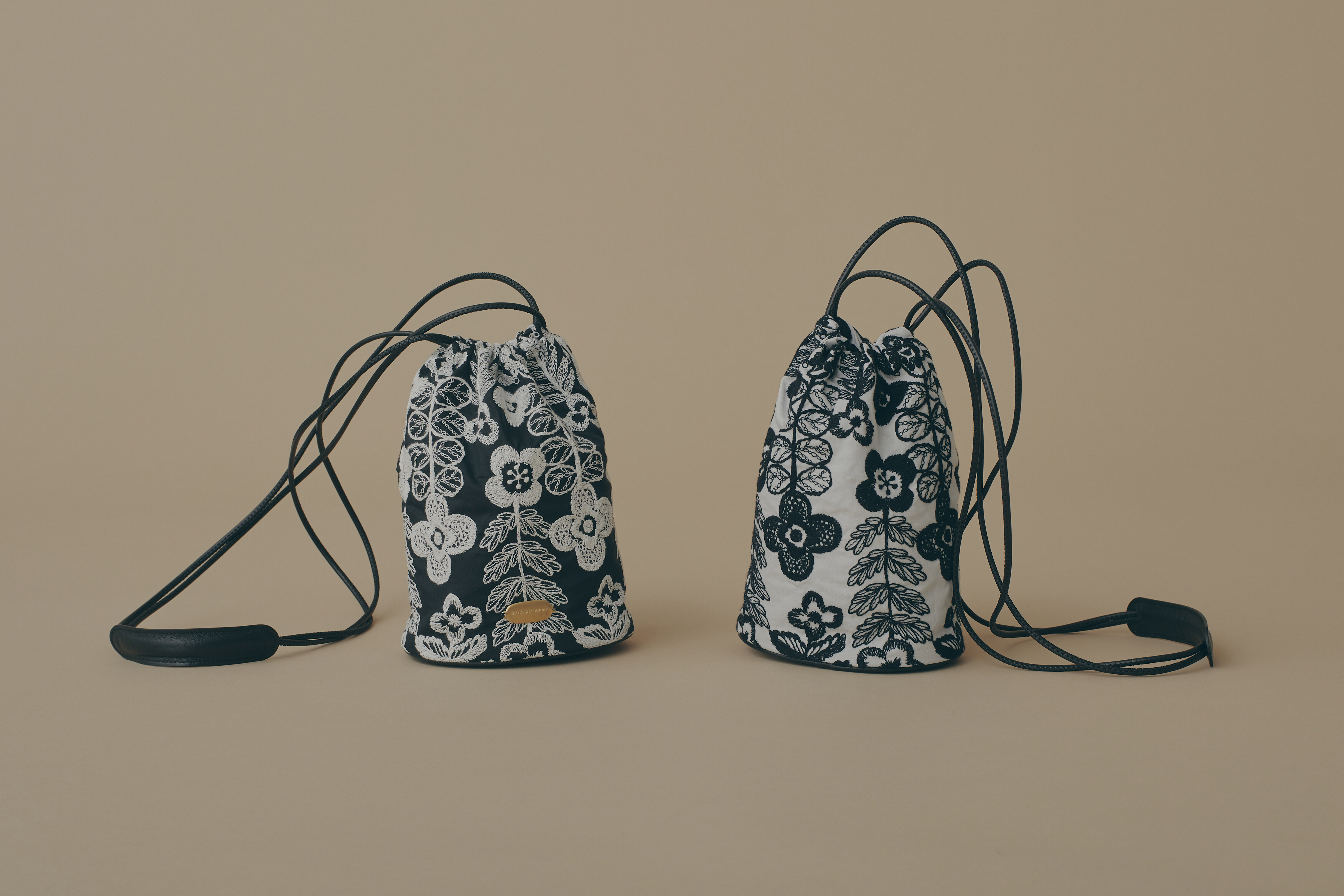 ハンドメイド♡ミナペルホネン♡swing♡ポシェット♡ストラップ付き mina perhonen（ミナ ペルホネン）／ami pochette swing garden