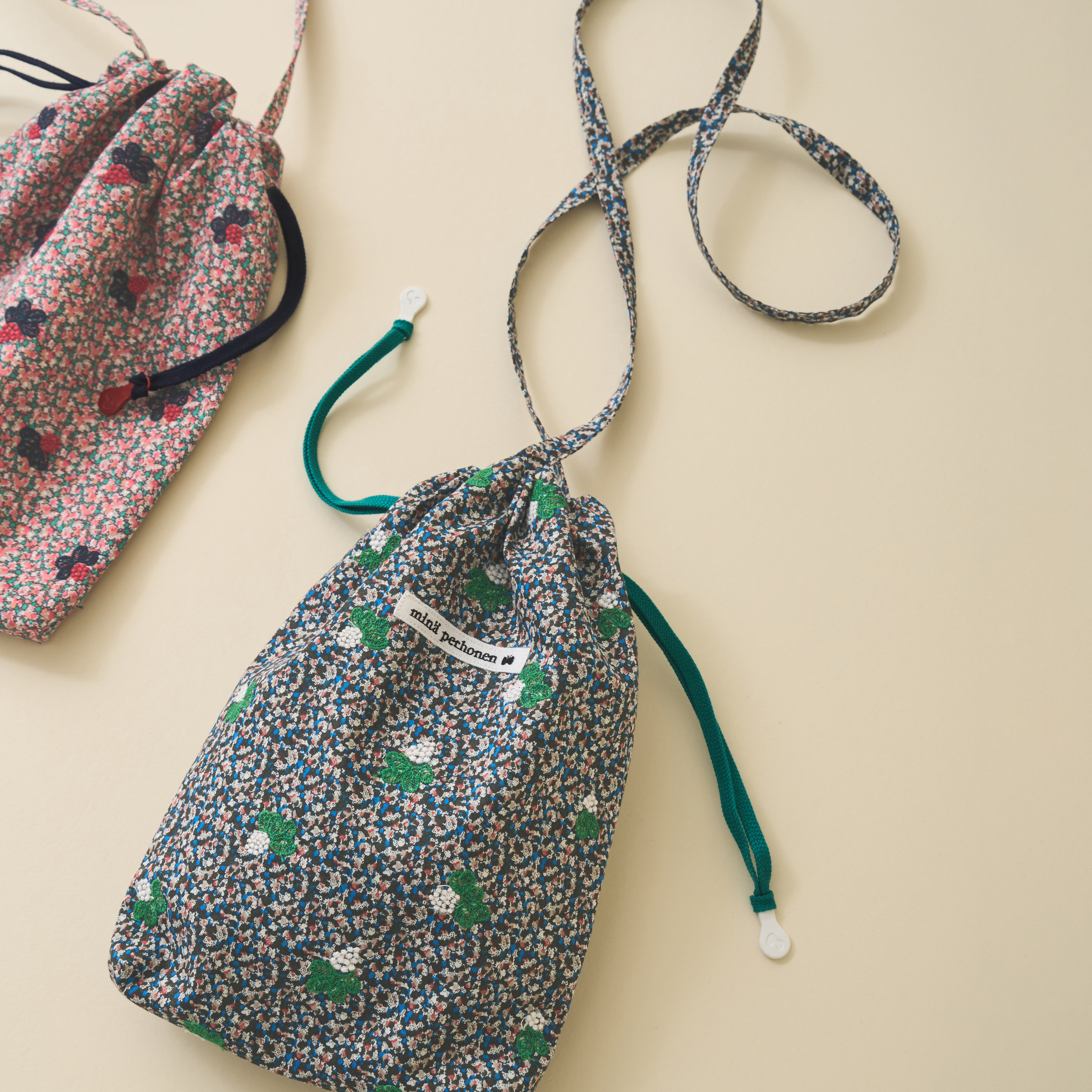 りんご / 様ミナペルホネン/metsaメッツアグリーン/木玉がま口ショルダー ミナペルホネン/tambourine/タンバリン ベージュ/牛革グレージュ