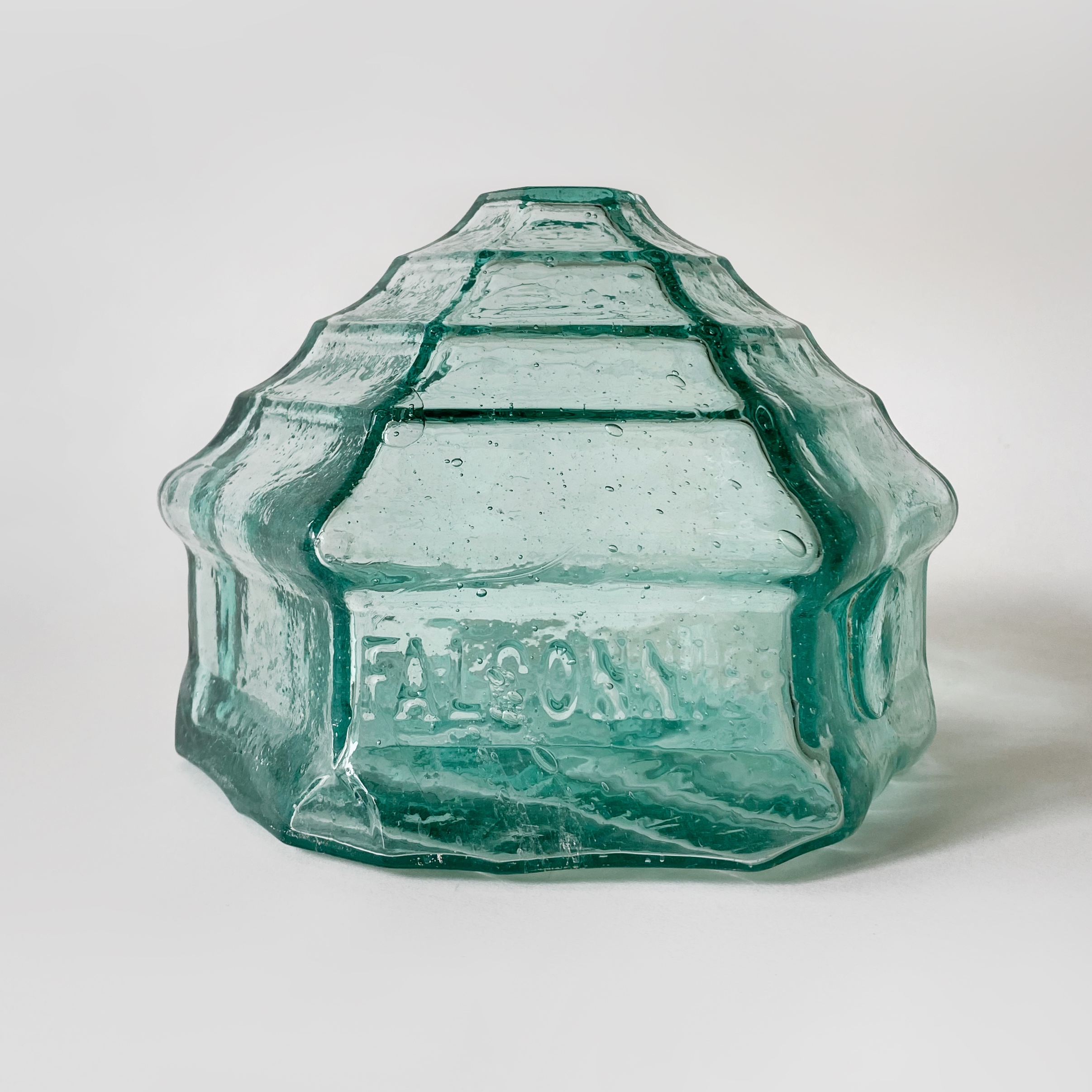 Falconnier's Glass Brick No. 7 - minä perhonen