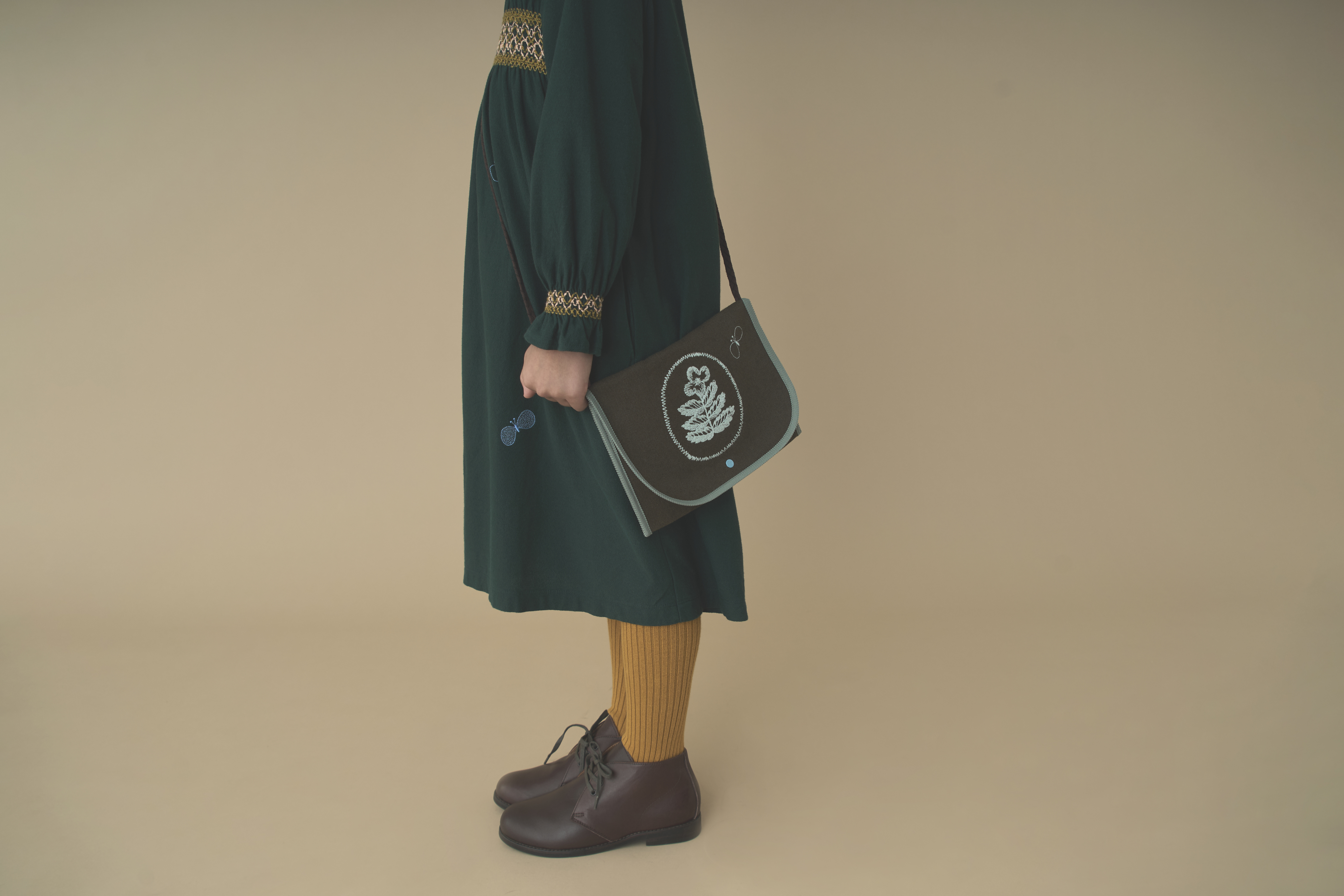 ミナペルホネン　ショルダーバッグ　ポシェット　スウィング　ブラウン ami pochette - minä perhonen