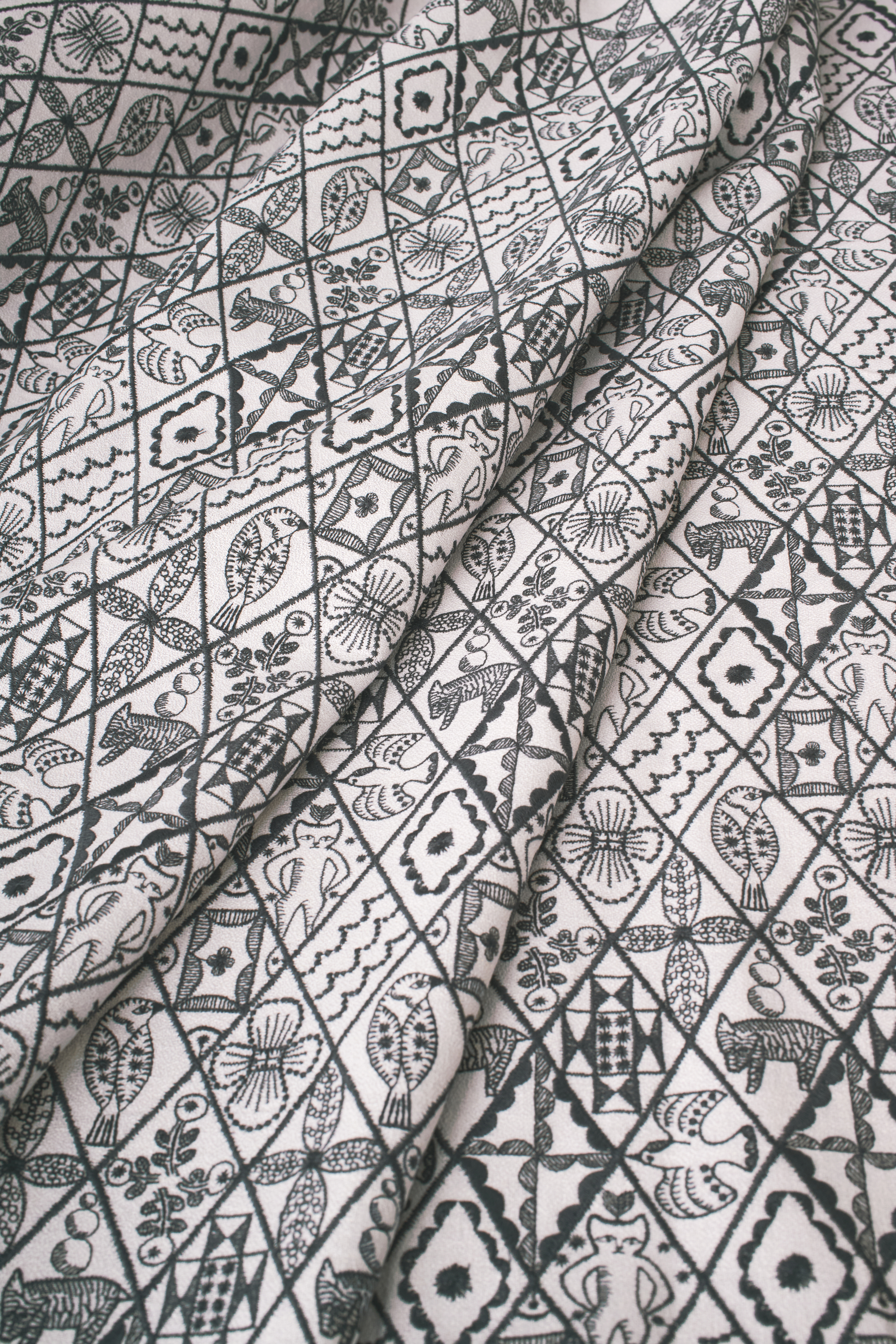 ③ふるりん 様 symphony navy インテリアファブリック発売のお知らせ。1月16日～ - minä perhonen