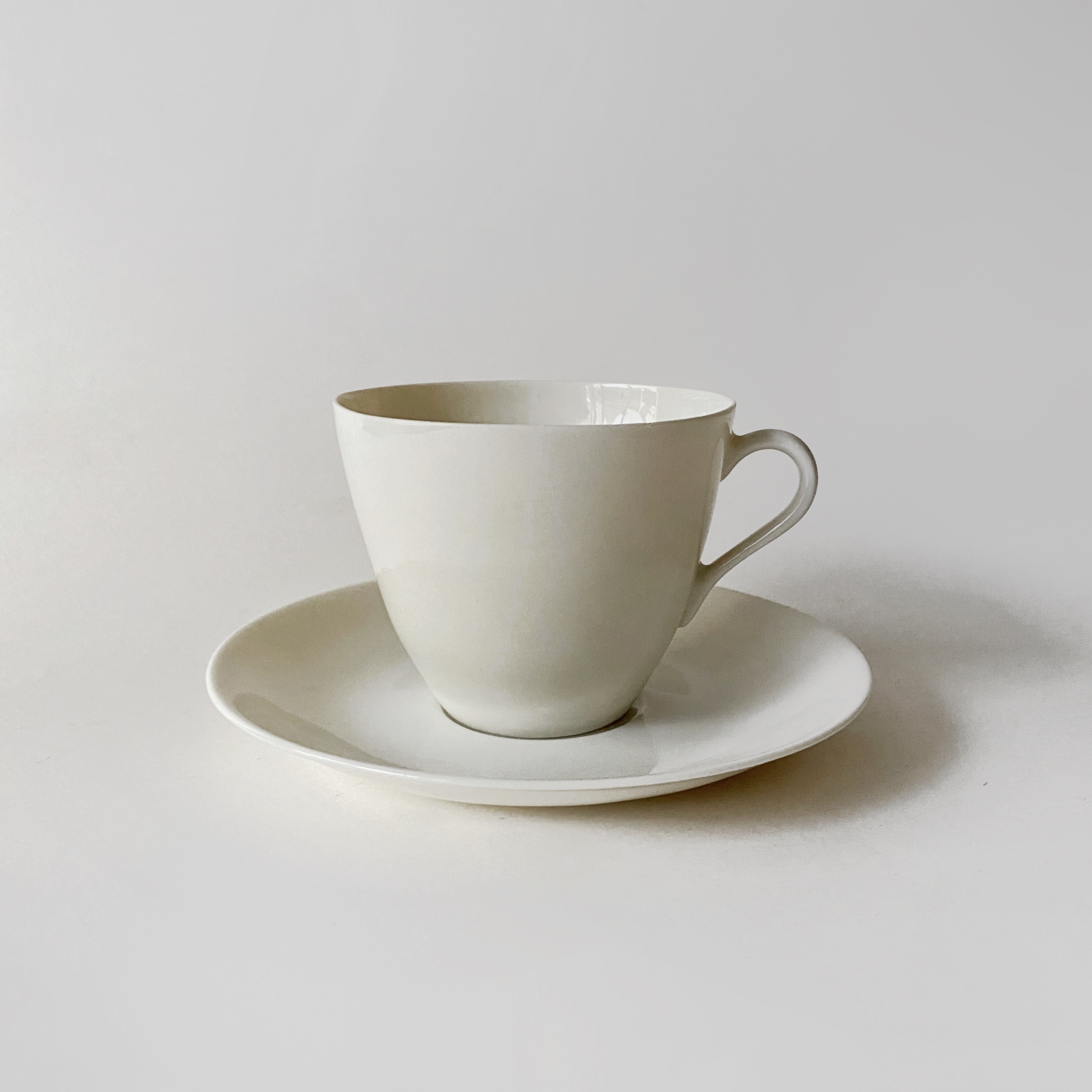 Friedl Kjellberg Cup with Saucer - minä perhonen