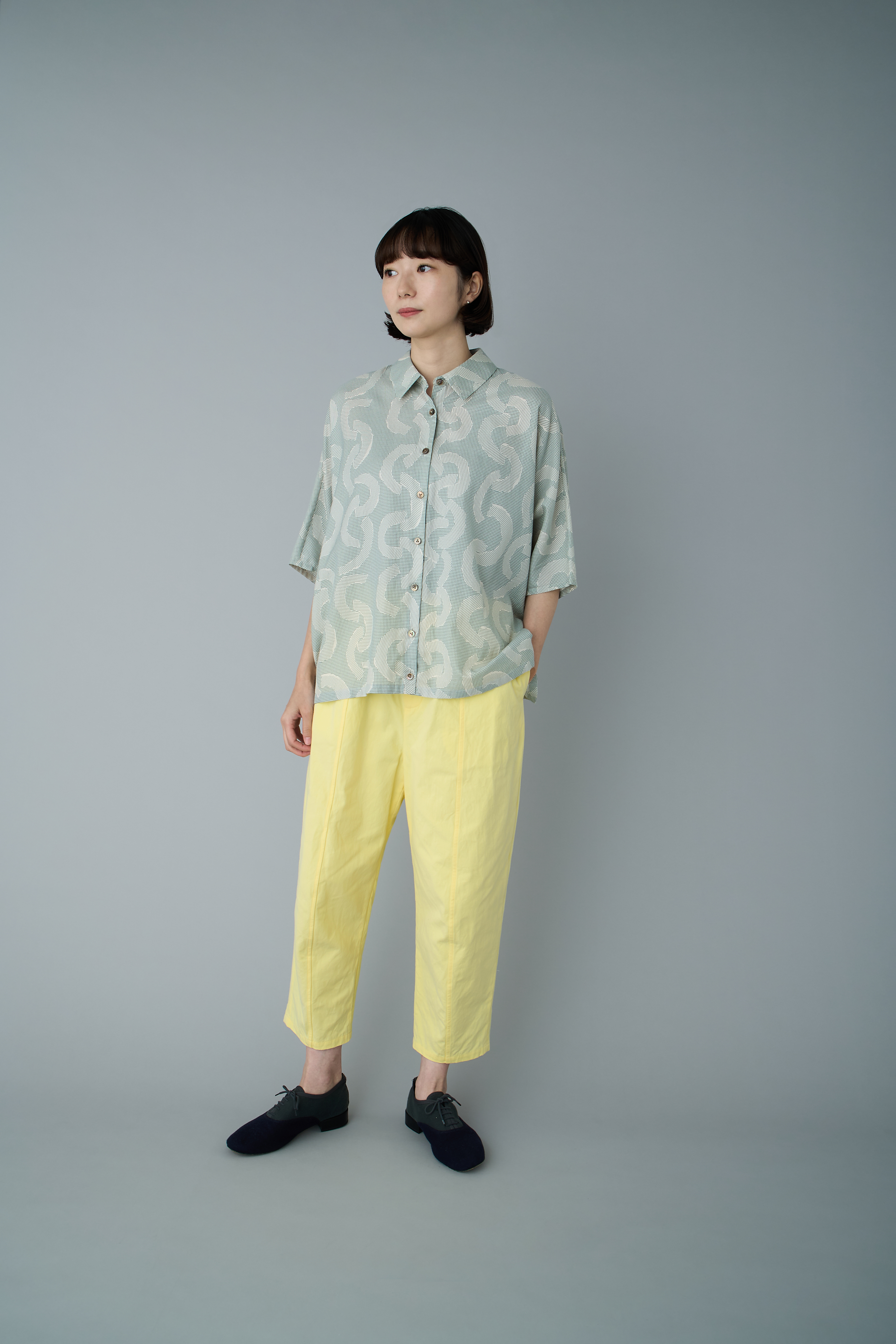 メンズminä perhonen 黒 テーパードパンツ 美品】ミナペルホネン mina perhonen valo タックテーパード