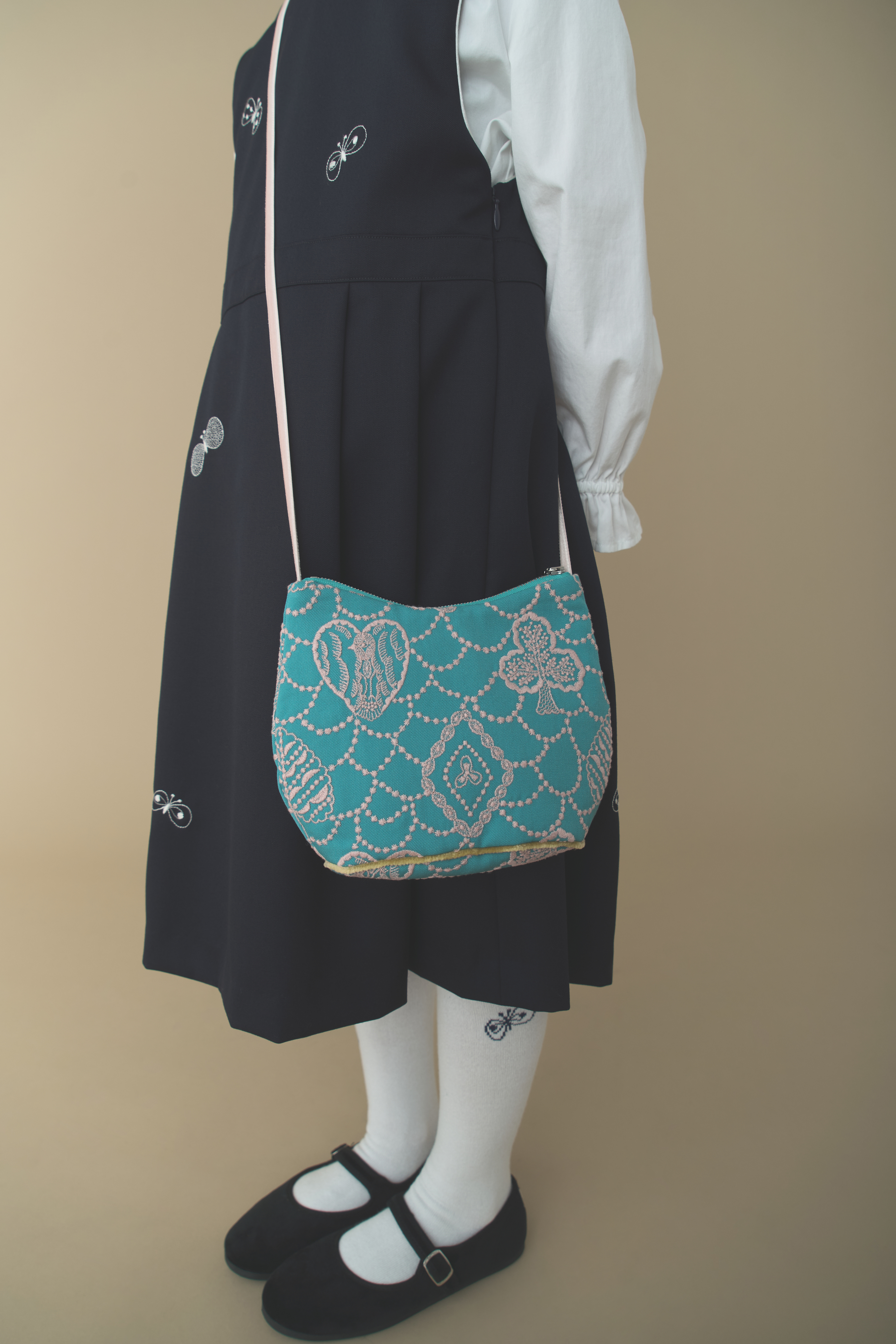 mina perhonen 刺繍ボディバッグ　カードケース mina perhonen 刺繍ボディバッグ カードケース ACS9871_00.jpg?w