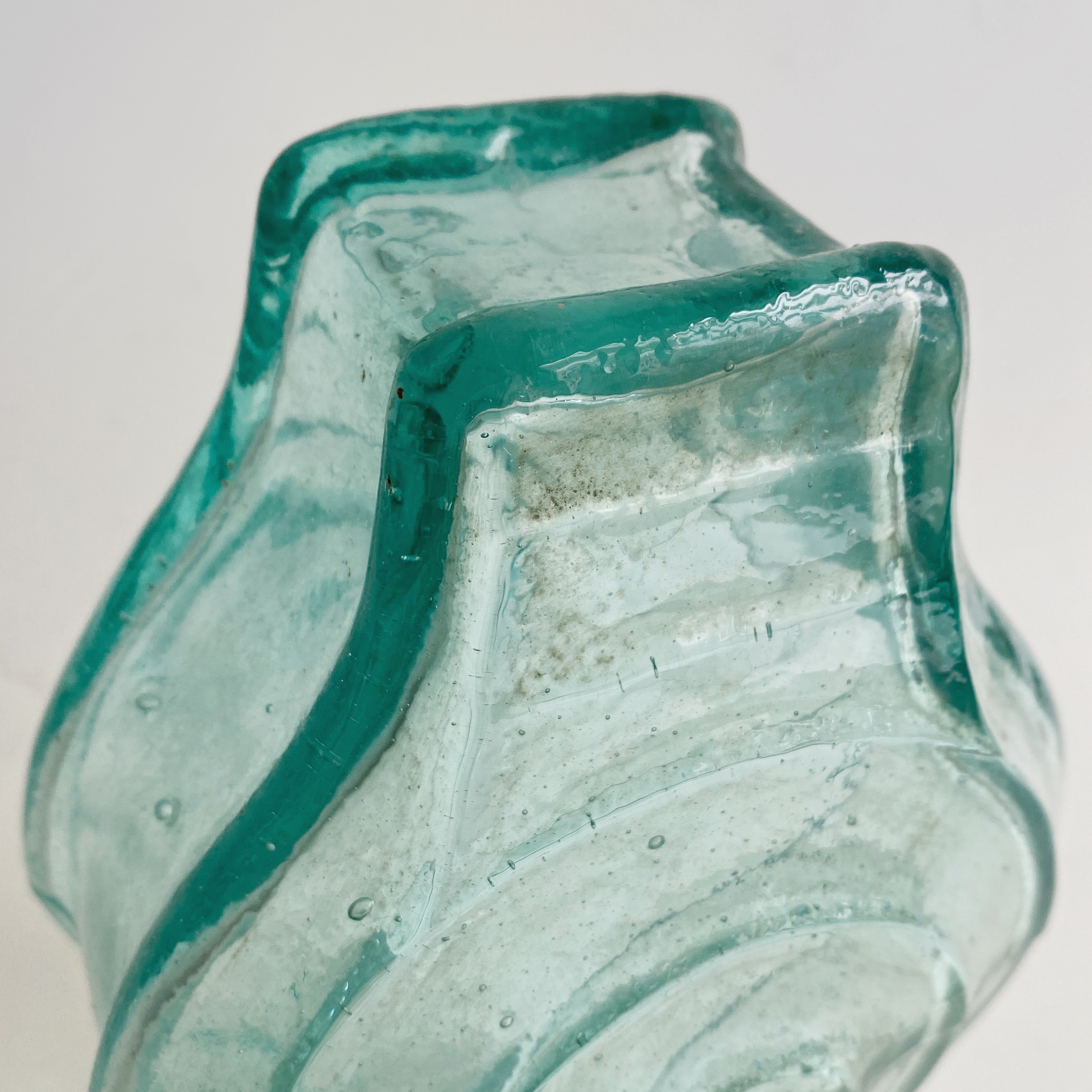 Falconnier's Glass Brick No. 8 - minä perhonen