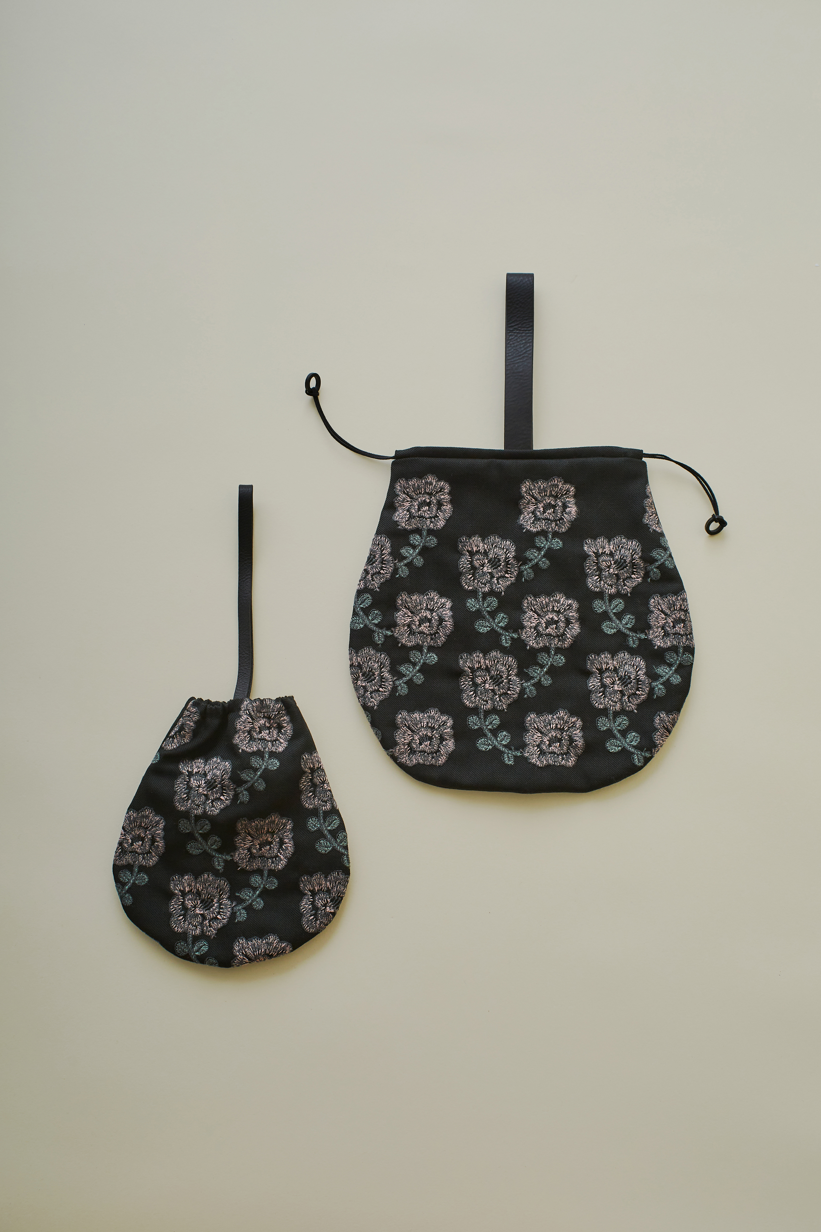22cmマチミナペルホネン drop bag yula 花柄 巾着 ハンドバッグ ウール