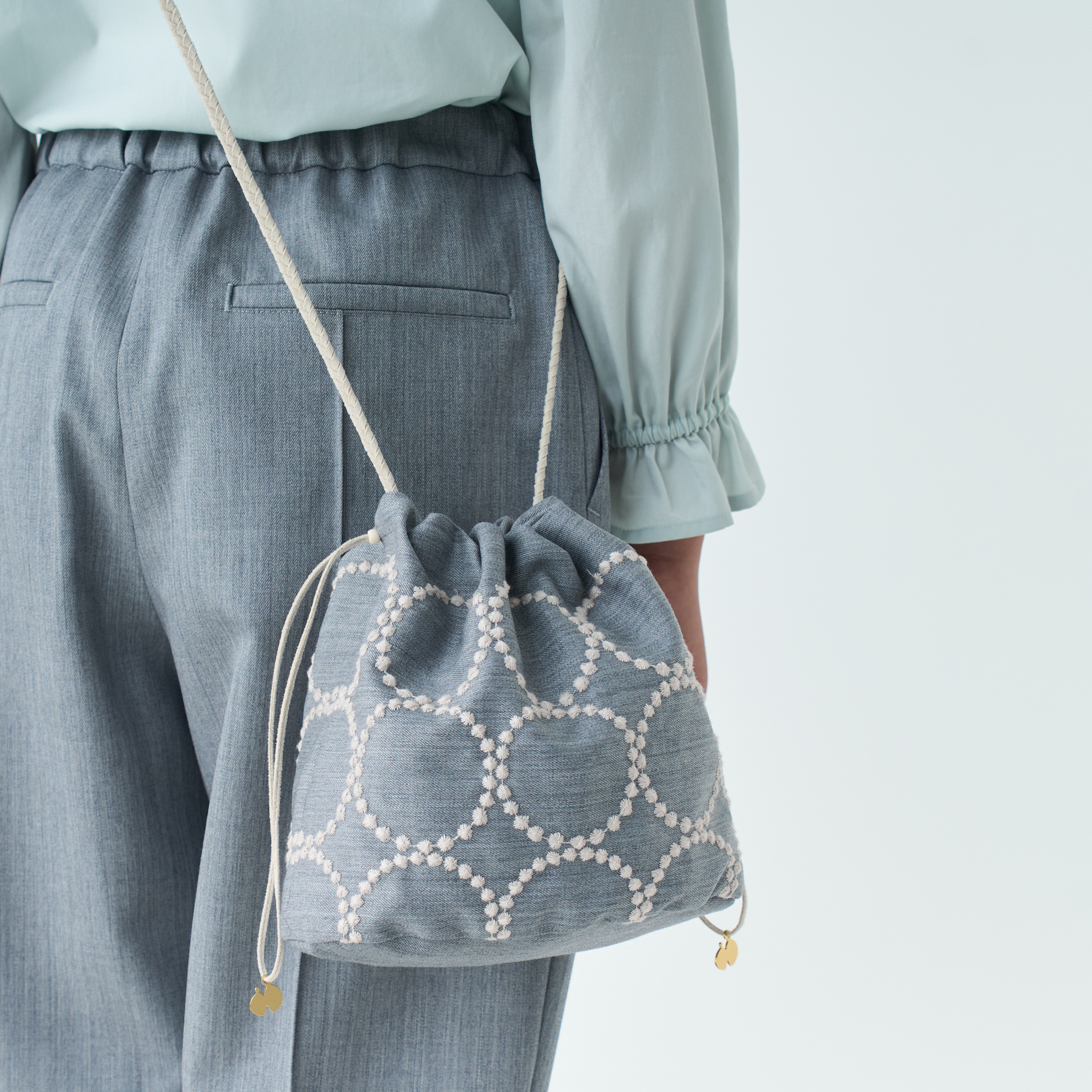 ✩専用✩ミナペルホネン　ポケット巾着バッグ　シンフォニー　ライトグレー ✩専用✩ミナペルホネン ポケット巾着バッグ シンフォニー