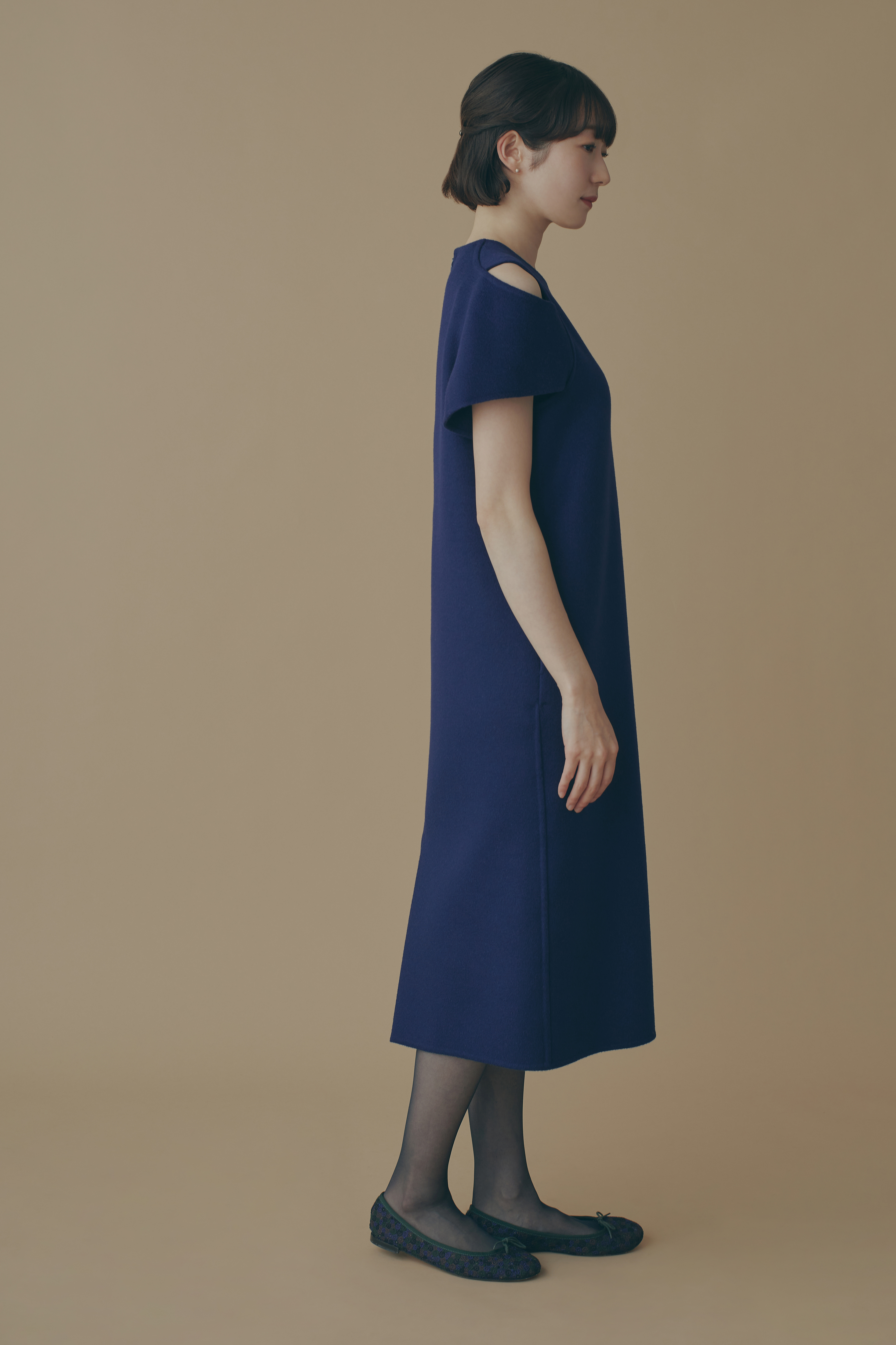 rei_minaオーダーページ ウエストビジューオープンカットミディアムドレス/キャバドレス