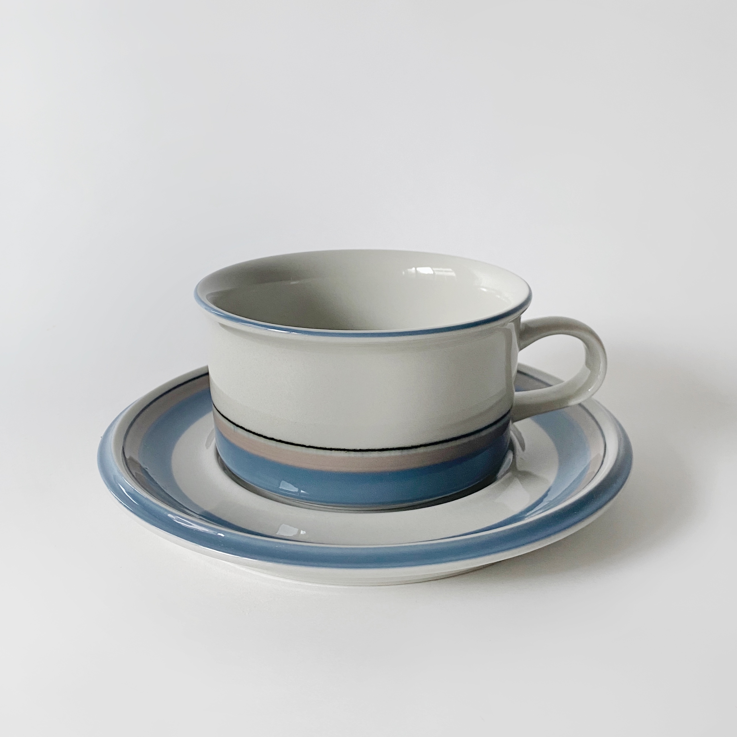 Uhtua Teacup with Saucer - minä perhonen