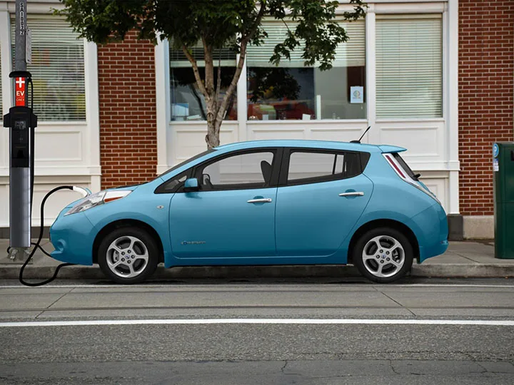 Lighting the way for electric vehicles by using streetlamps as chargers