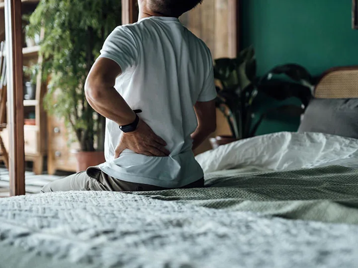 Back pain linked to worse sleep years later in men over 65, according to study