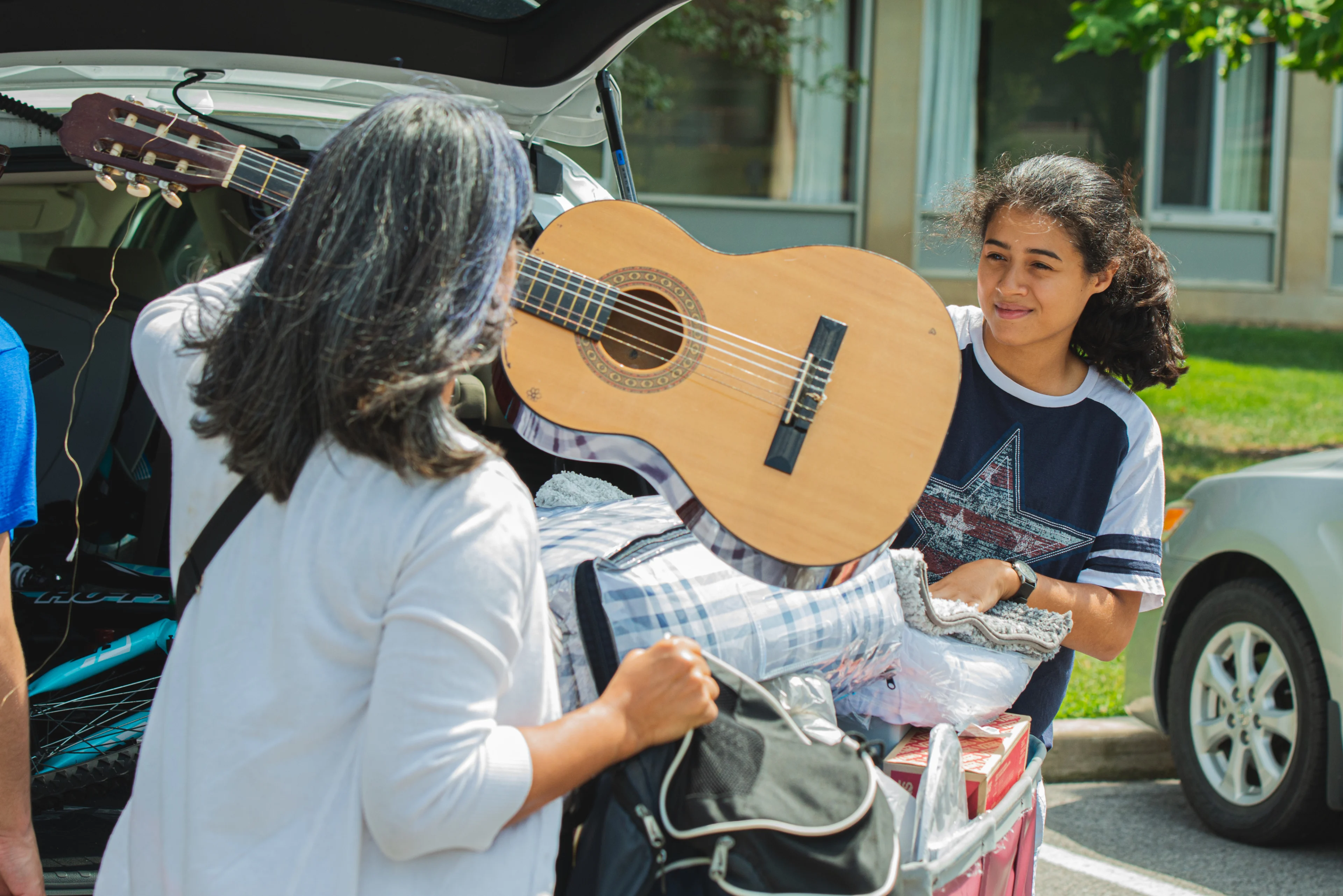 Mom moves daughter into University Park dorm.