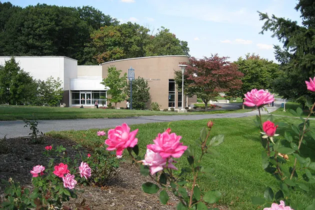 Photo of Thun Library exterior