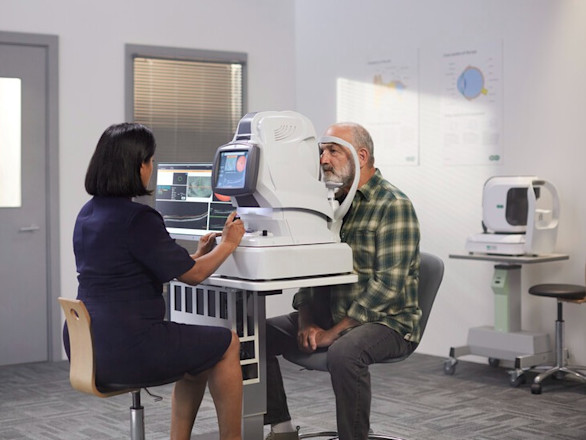 Man having an OCT scan