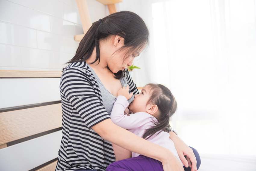 Can Breastfeeding While Pregnant Make Baby Sick 