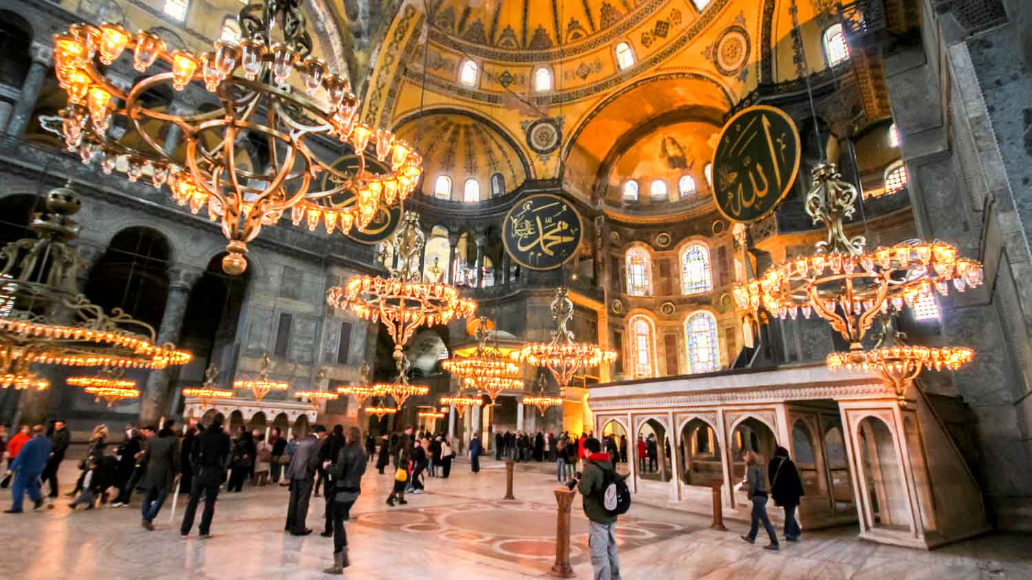 Точное время в стамбуле. Hagia Sophia Museum. Голландский дворец в Стамбуле. Время в Стамбуле сейчас. Время в Стамбуле.