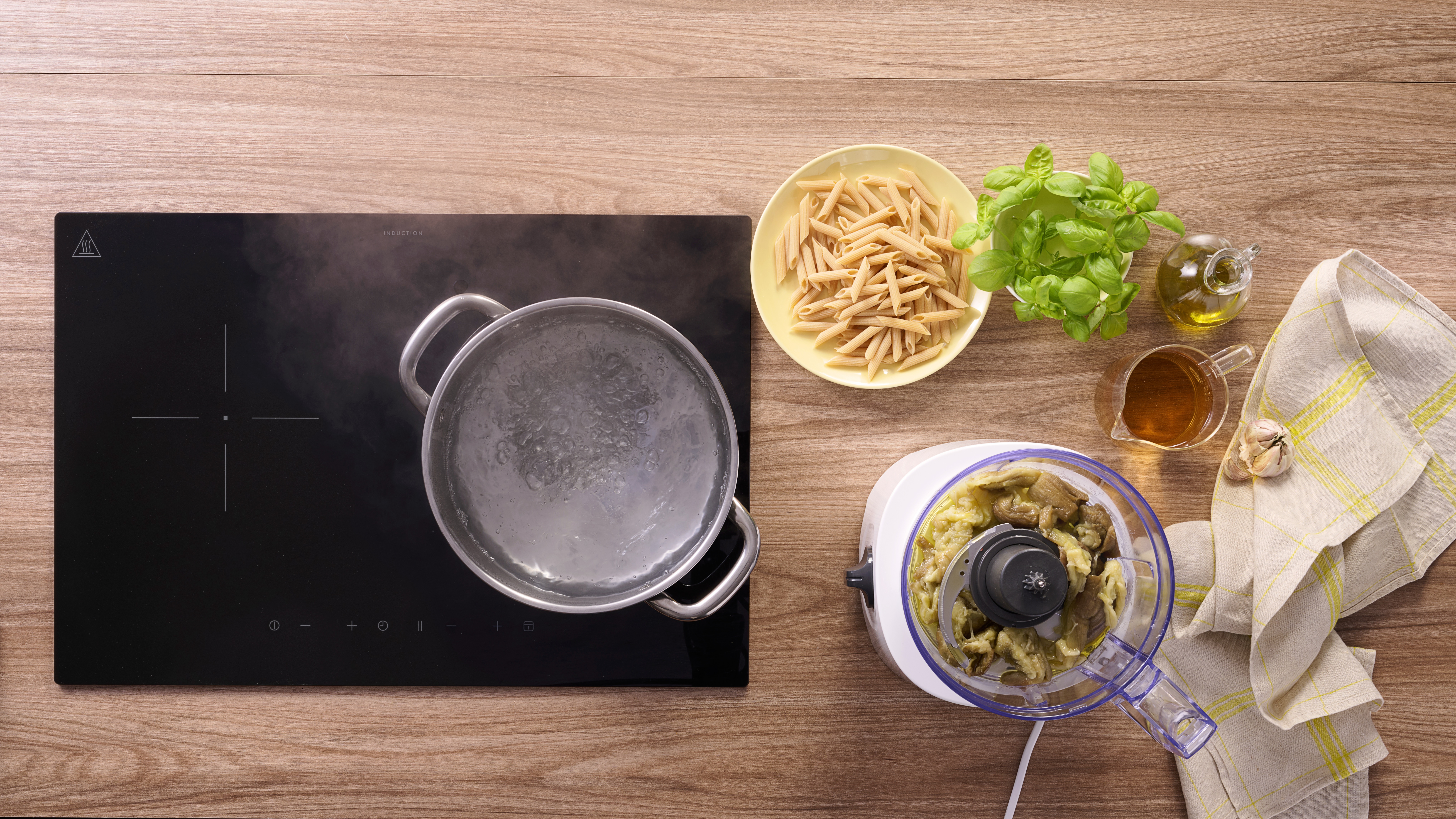 Penne Rigate con Pomodorini, Crema di Melanzane e Burrata