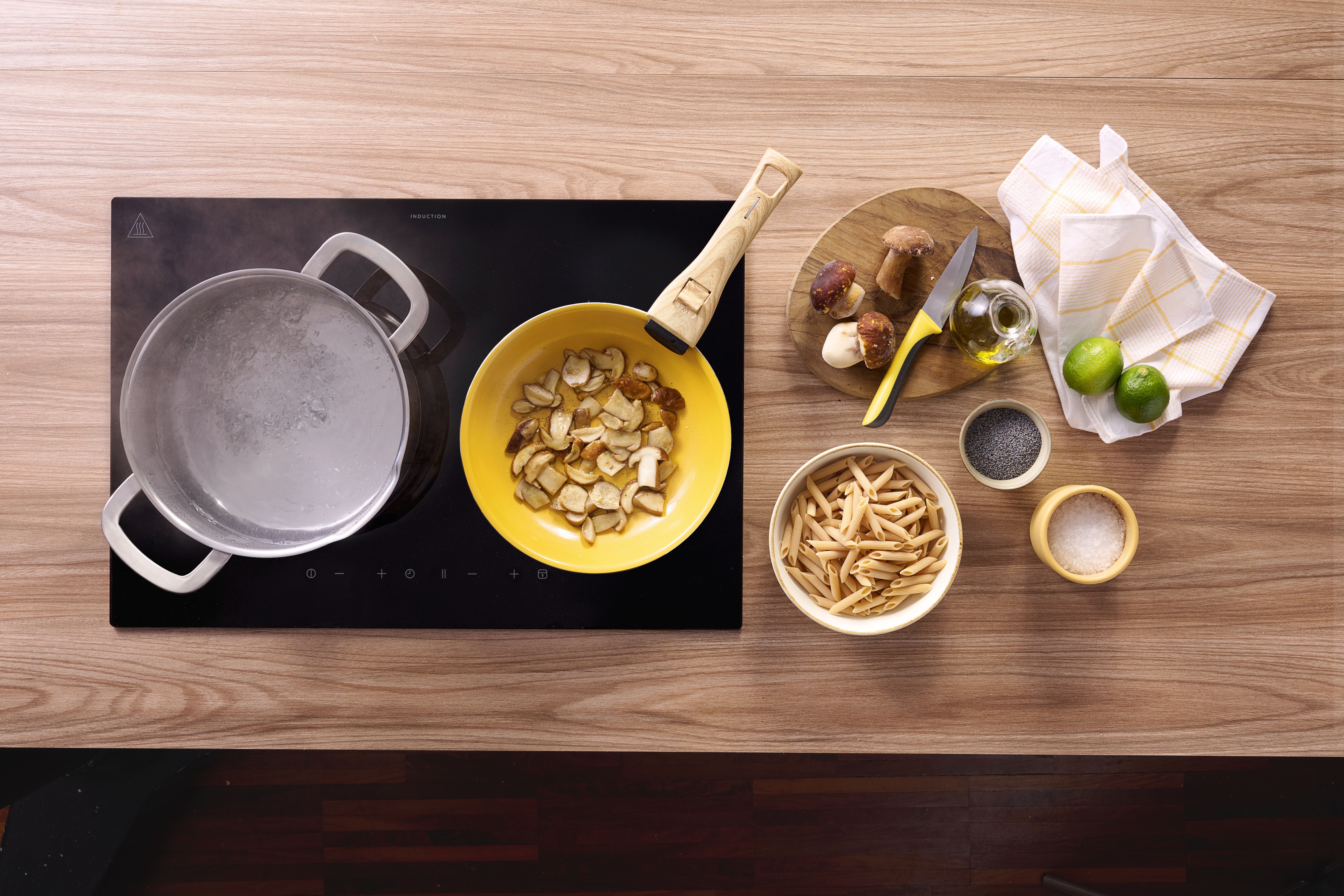 Penne Rigate con Crema di Formaggio Parmigiano al Cardamomo, Funghi Porcini  e Lime