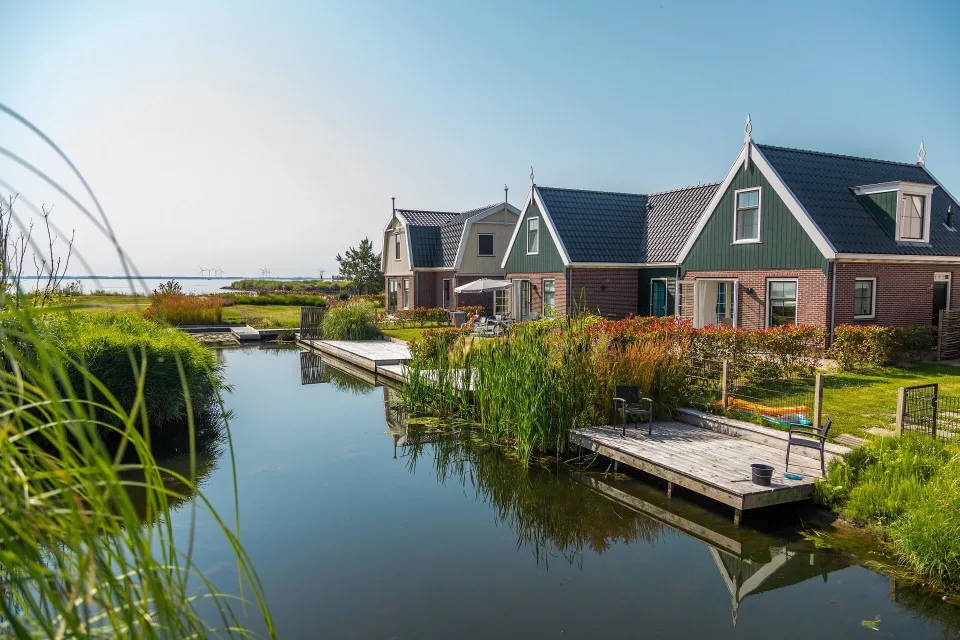 holiday-home-rent-munt-westertoren-water-europarcs-poort-van-amsterdam-the-netherlands