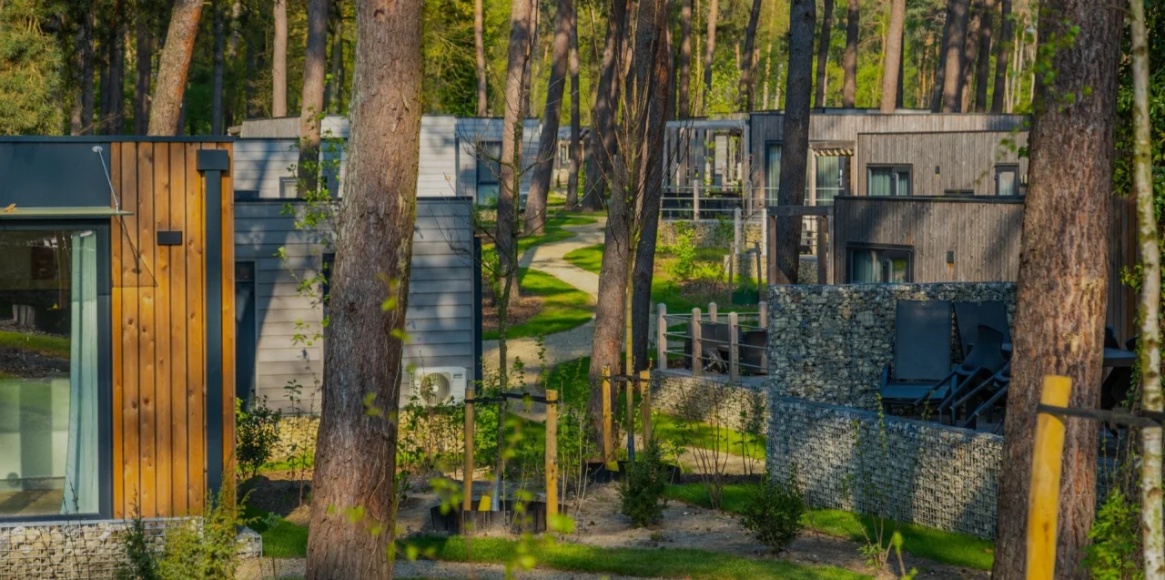 Hoge Kempen Cottage Overzicht Accommodaties Bomen Bos Paden Donker