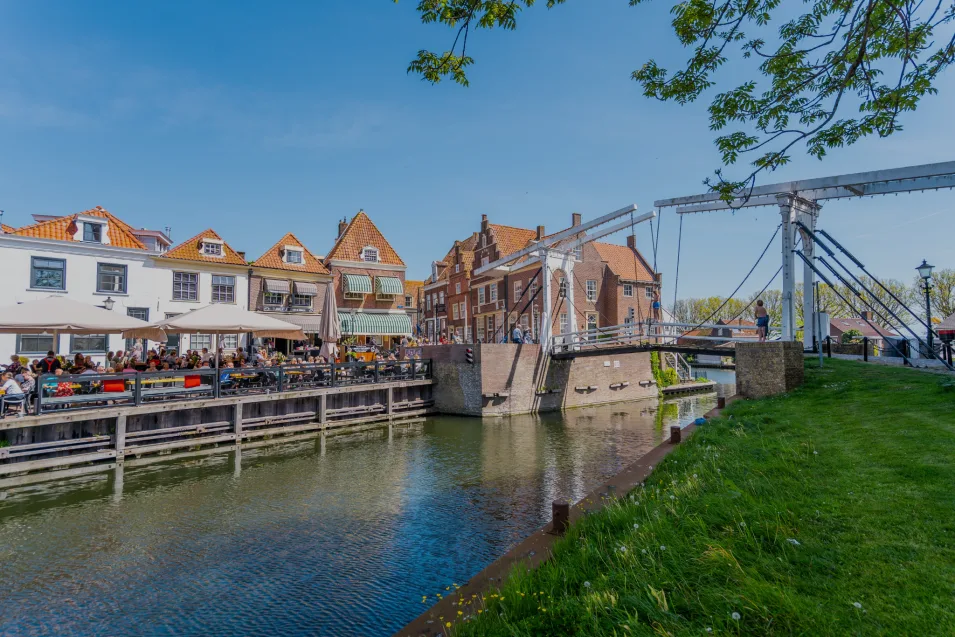 EuroParcs Markermeer Ferienparks Die Niederlande Nord-Holland Stadtbrücke Wasser Enkhuizen Dunkel