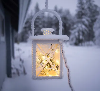 Winter lantern snow 2