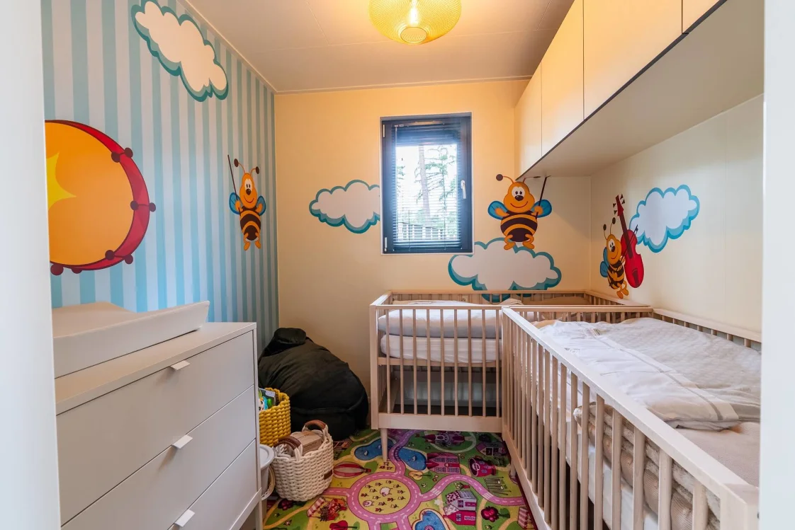 Vakantie met baby vakantiehuis 2 + 2 thema baby slaapkamer op vakantiepark EuroParcs Hoge Kempen