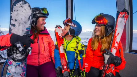 familie in lift skigebied Nassfeld